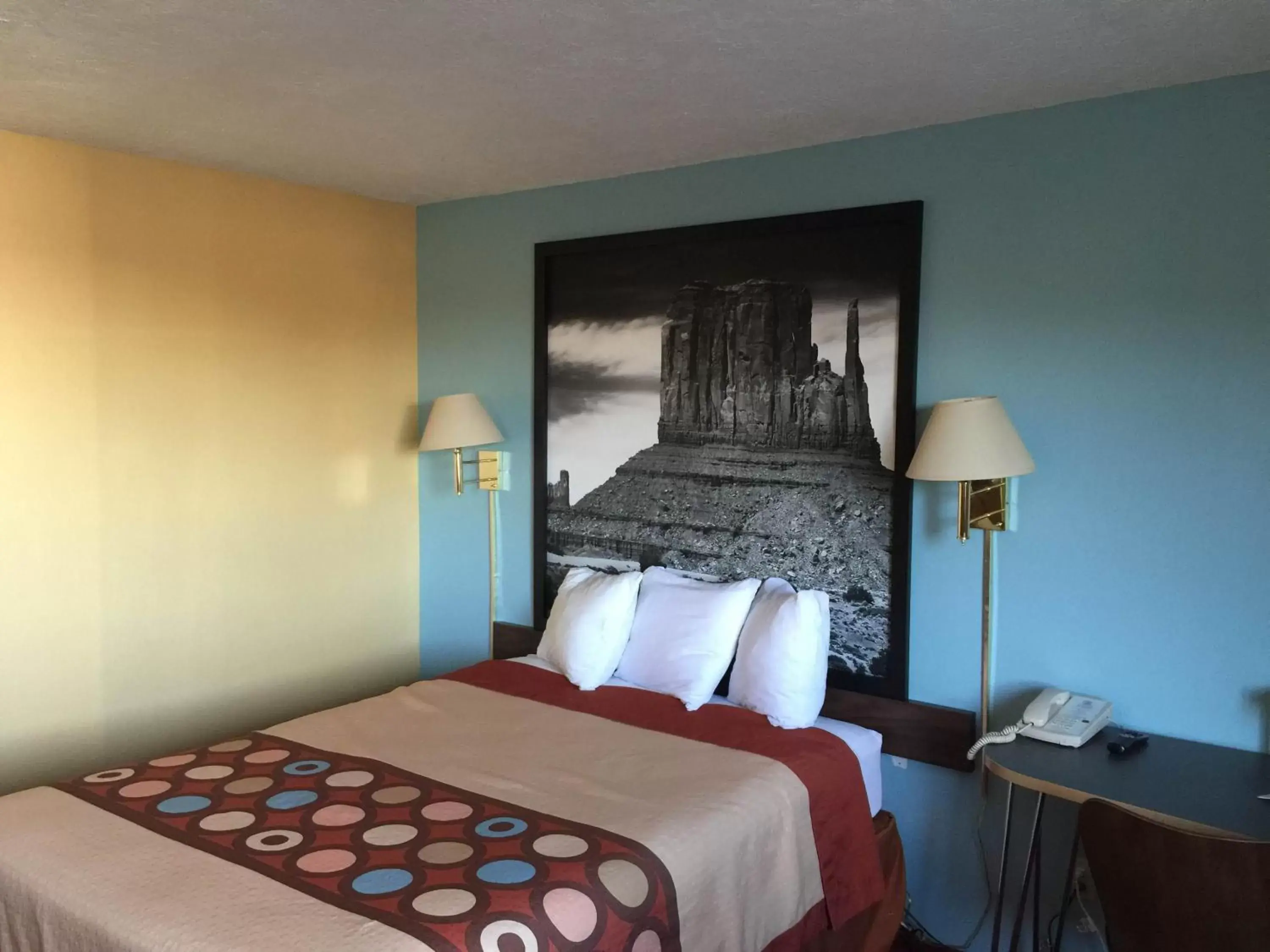 Photo of the whole room, Bed in Super 8 by Wyndham Cedar City