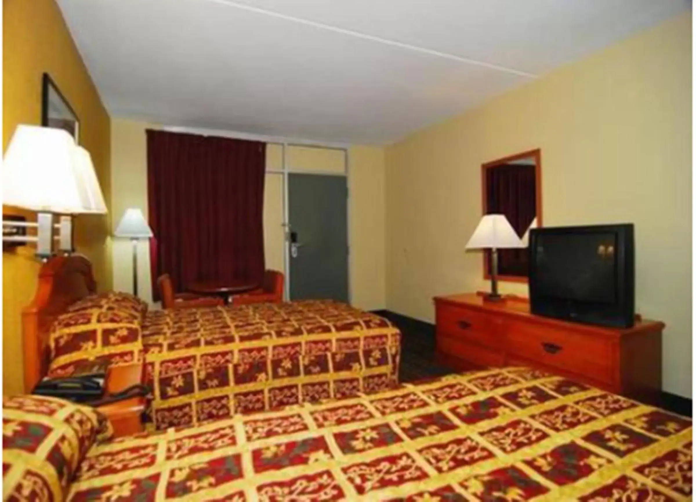 Double Room with Two Double Beds - Smoking in Econo Lodge Cullman