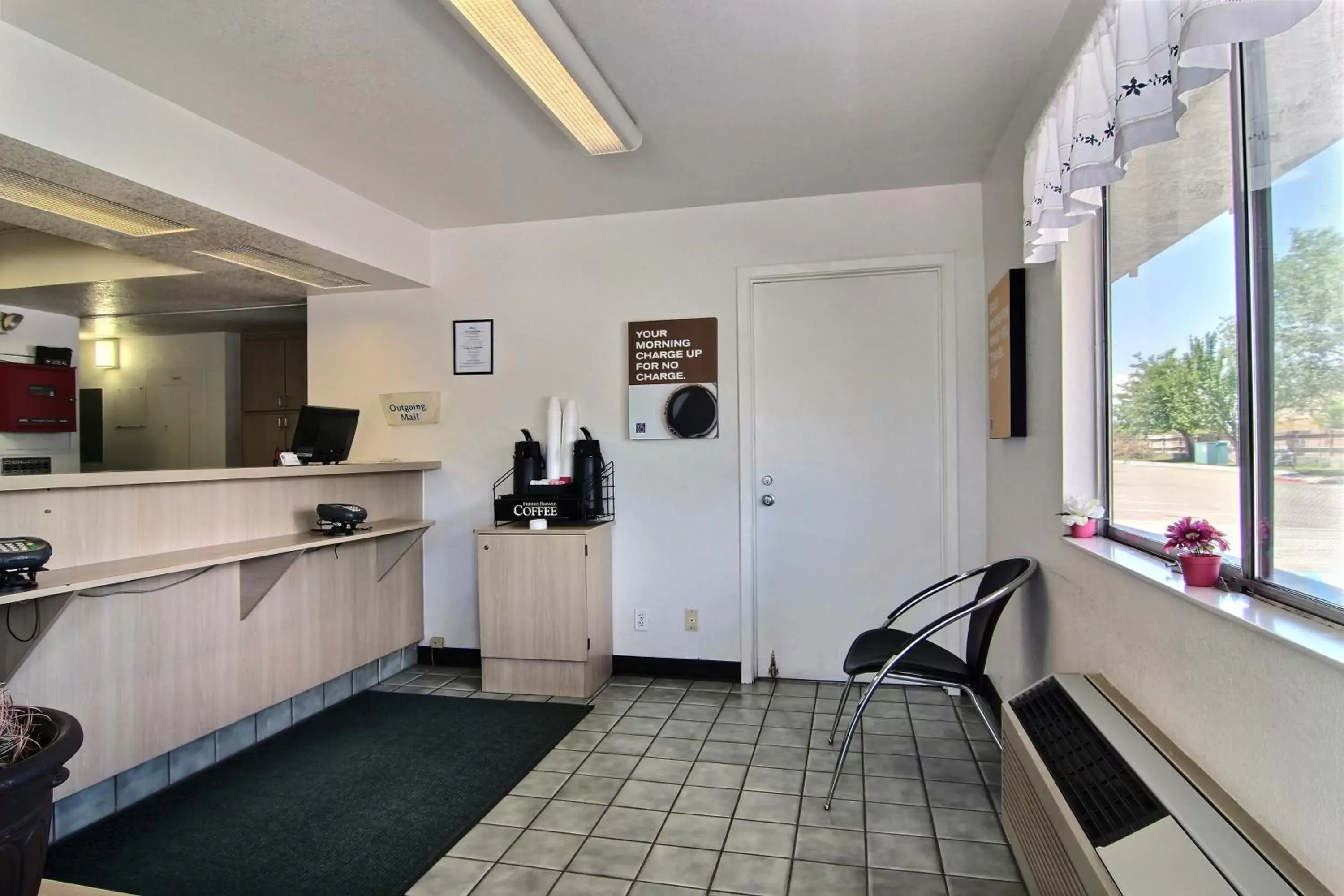Lobby or reception, Kitchen/Kitchenette in Motel 6-Grants, NM
