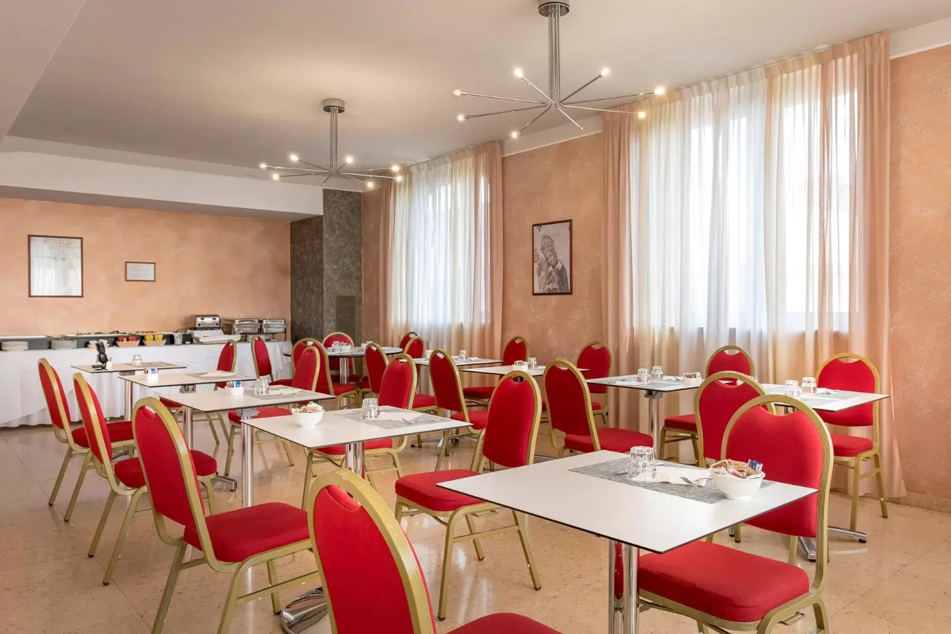 Restaurant/Places to Eat in Best Western Cavalieri Della Corona