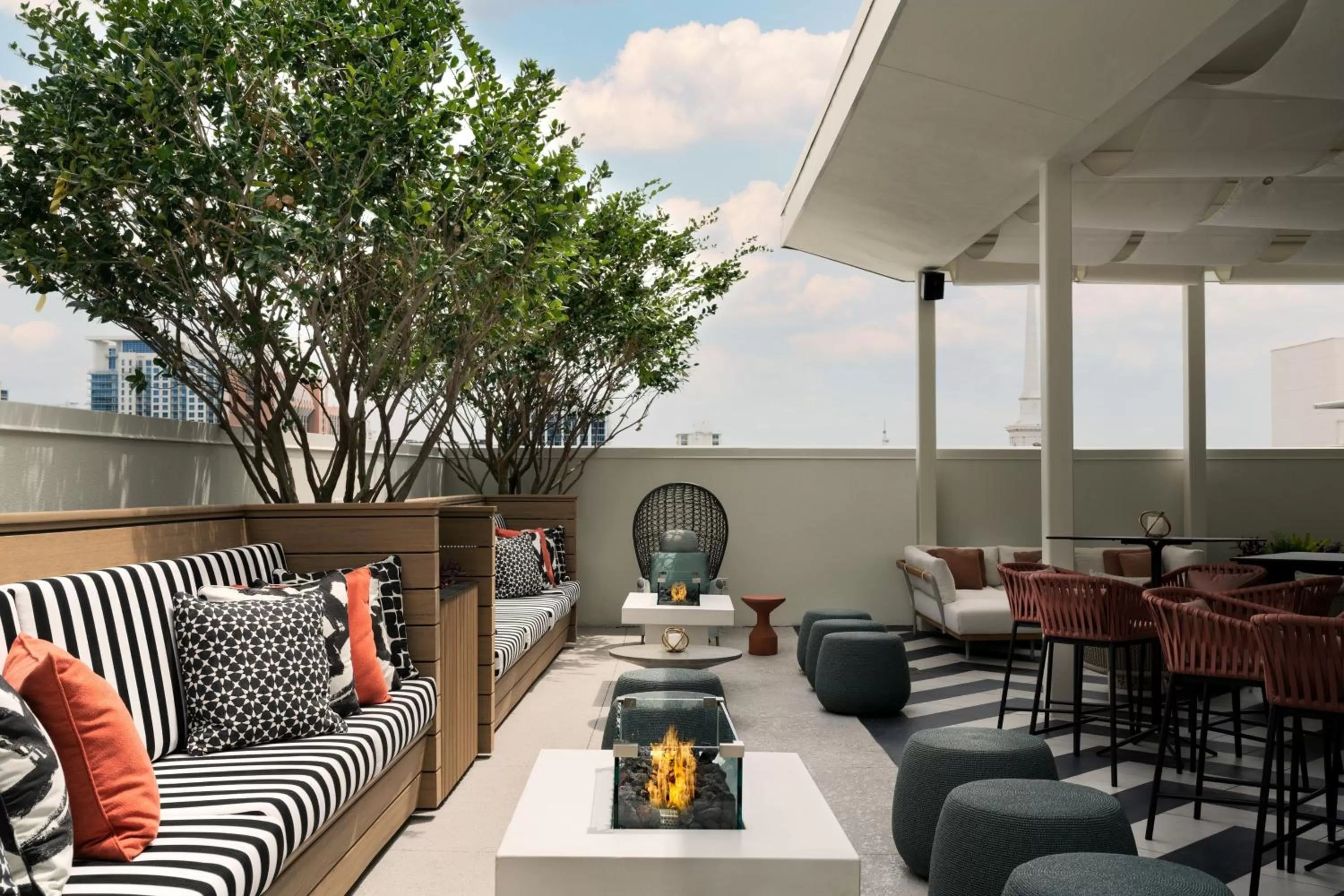 Swimming pool in Grand Bohemian Orlando, Autograph Collection