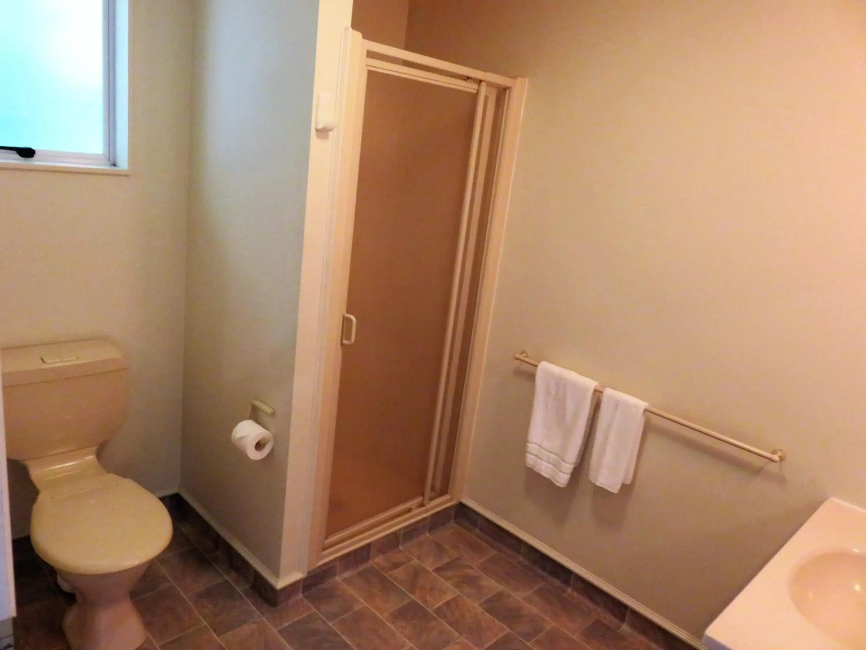 Bathroom in Admirals Motor Lodge