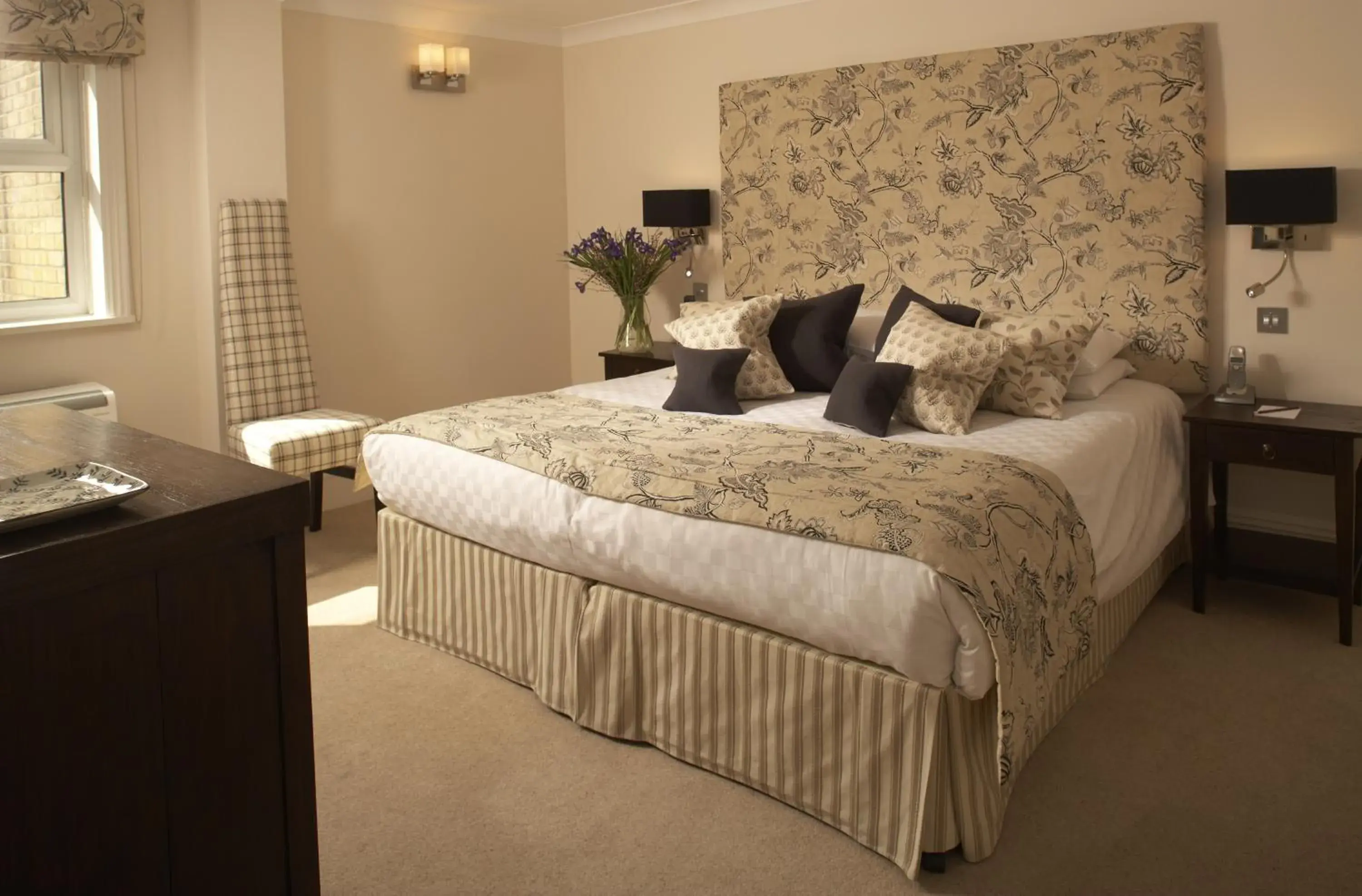 Bedroom, Bed in Beaufort House - Knightsbridge