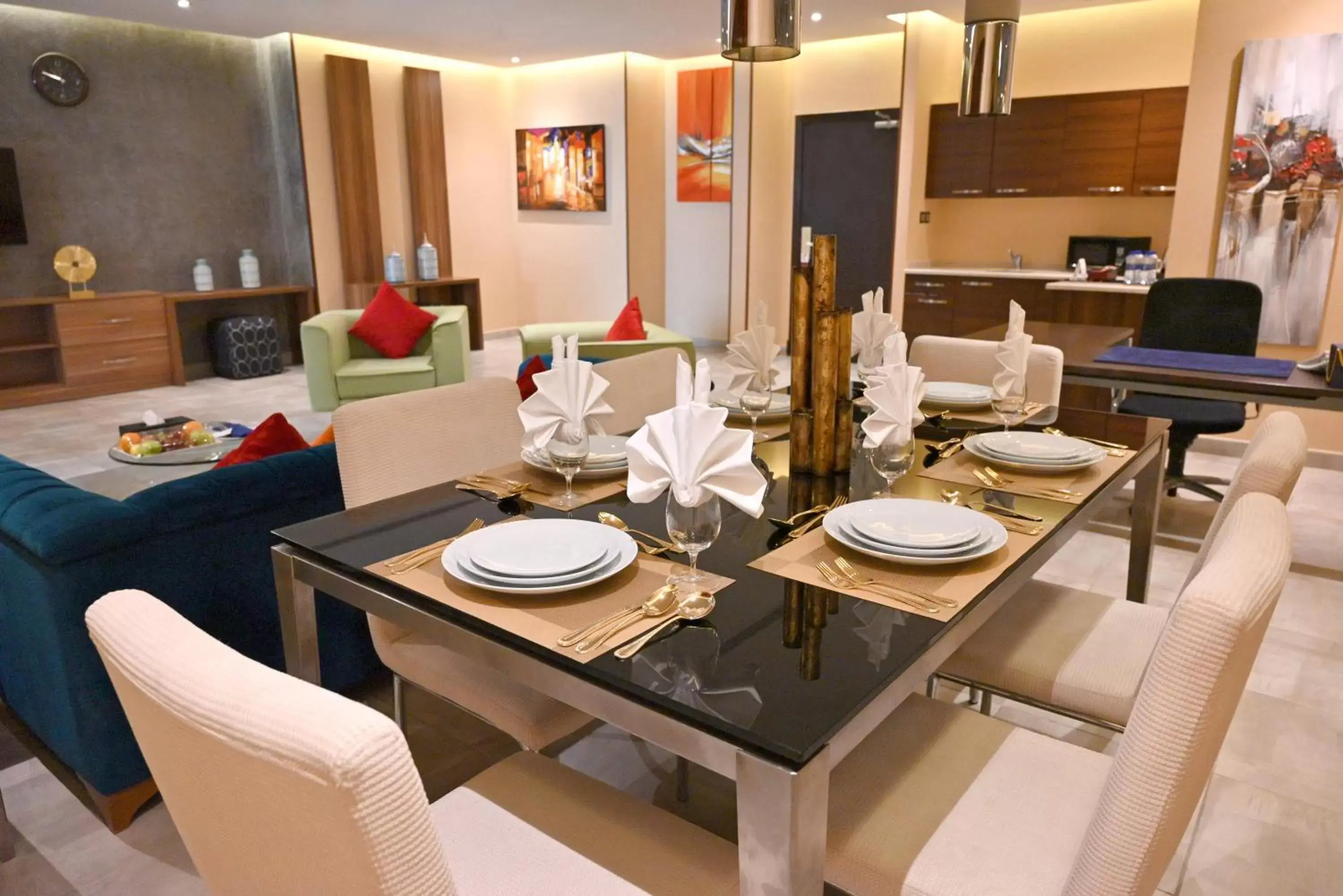 Kitchen or kitchenette, Restaurant/Places to Eat in Q Suites Jeddah by EWA - Managed by HMH