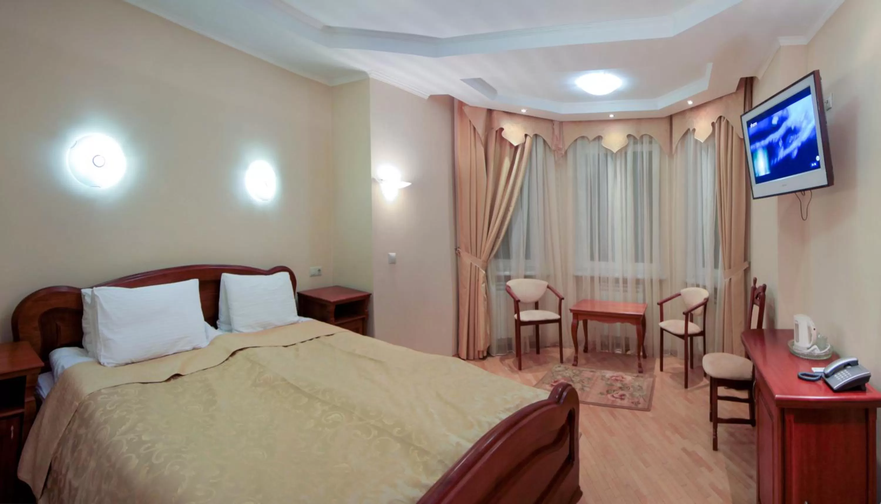 Photo of the whole room, Bed in Red Stone