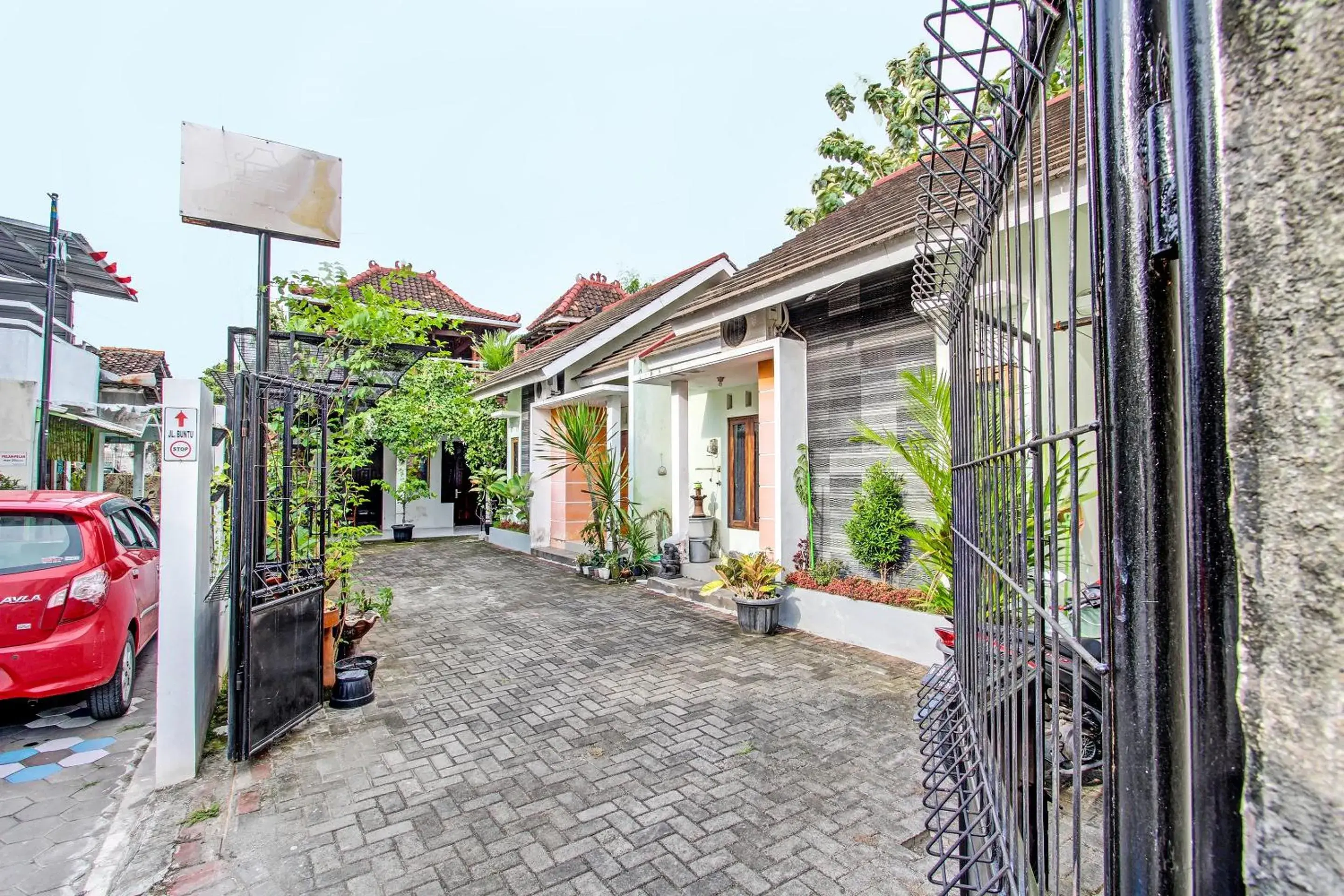 Facade/entrance in OYO 91803 Gita Graha Guest House Syariah