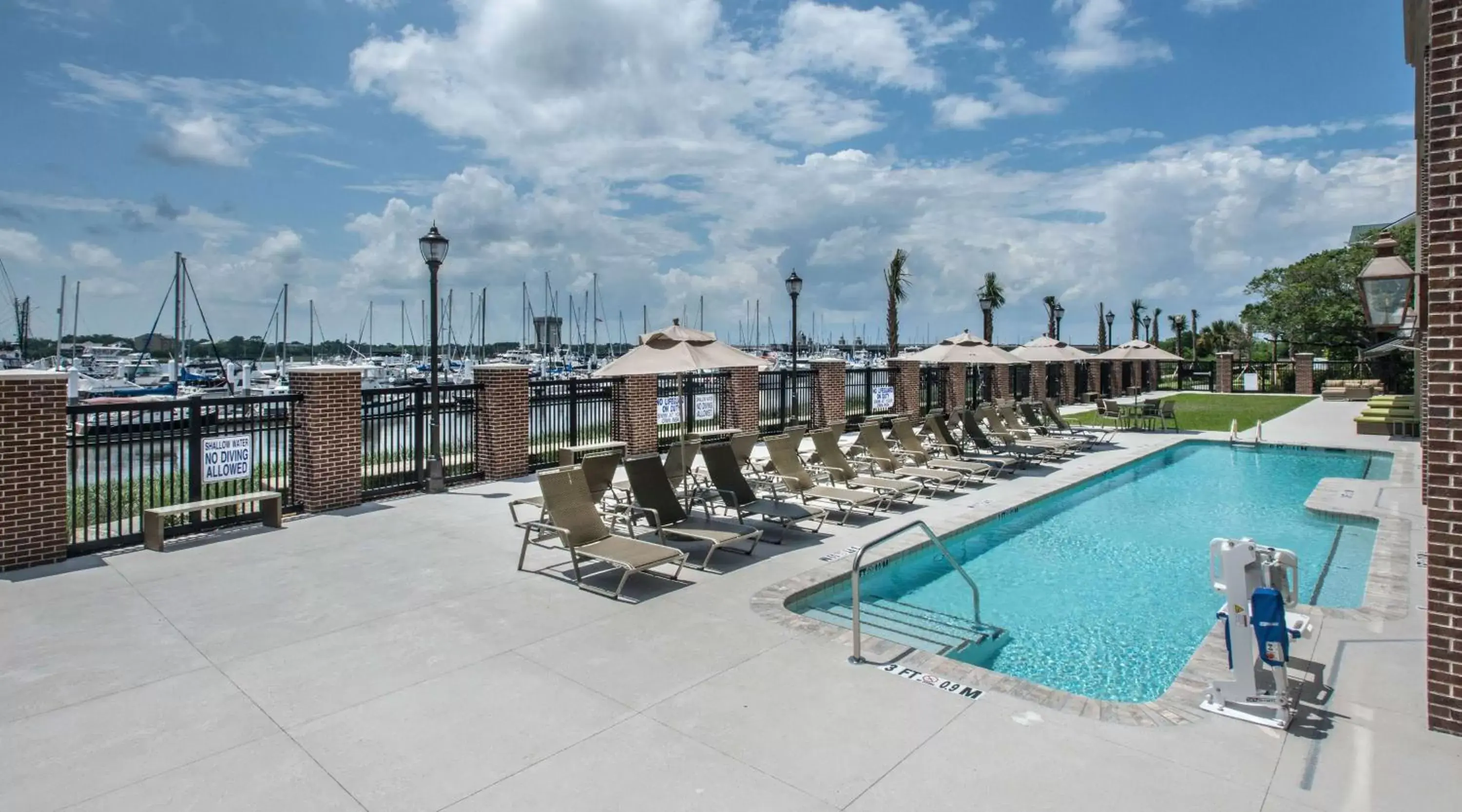 Pool view, Swimming Pool in Hilton Garden Inn Charleston Waterfront/Downtown