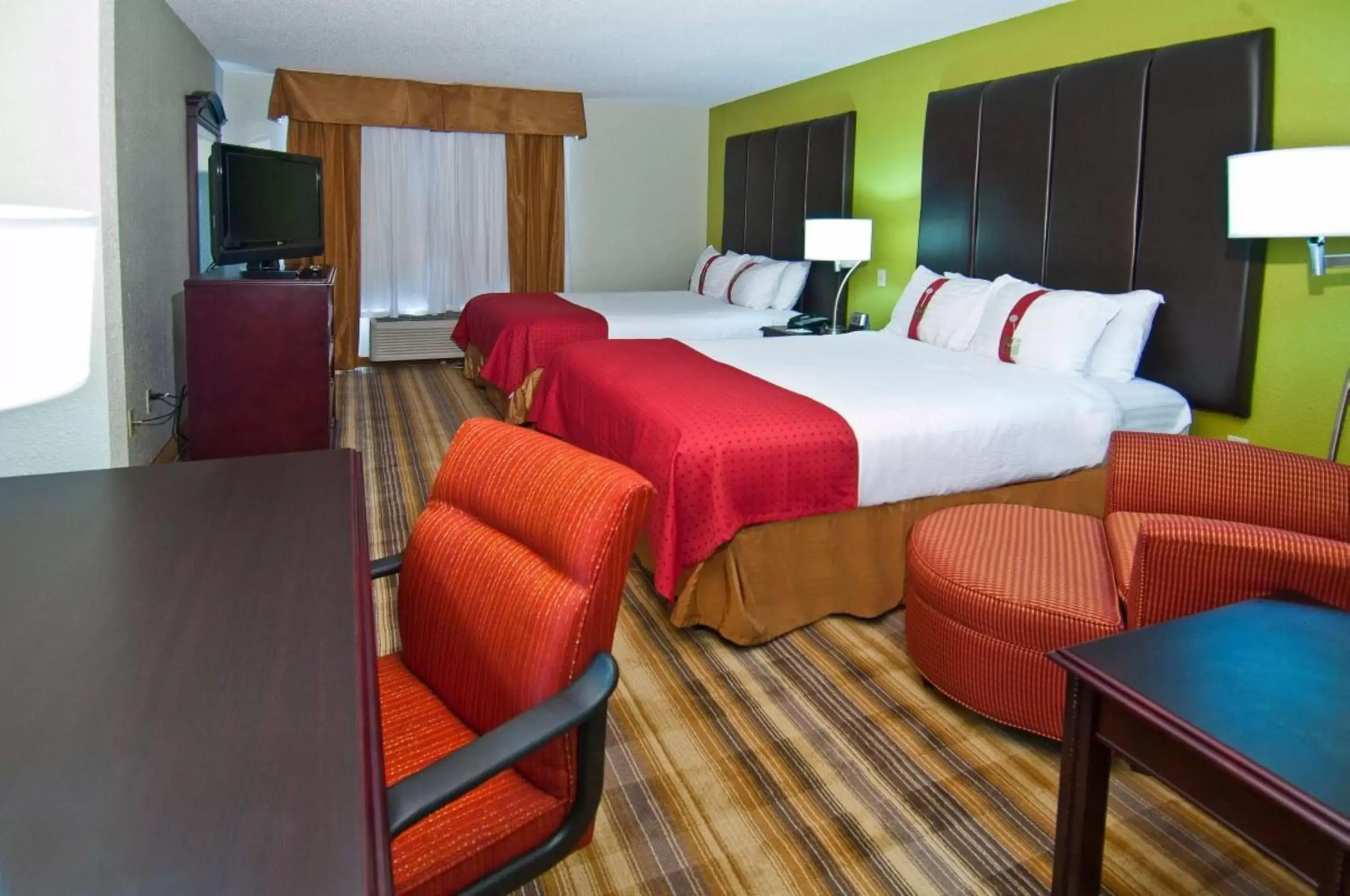 Photo of the whole room, Bed in Holiday Inn Vicksburg, an IHG Hotel