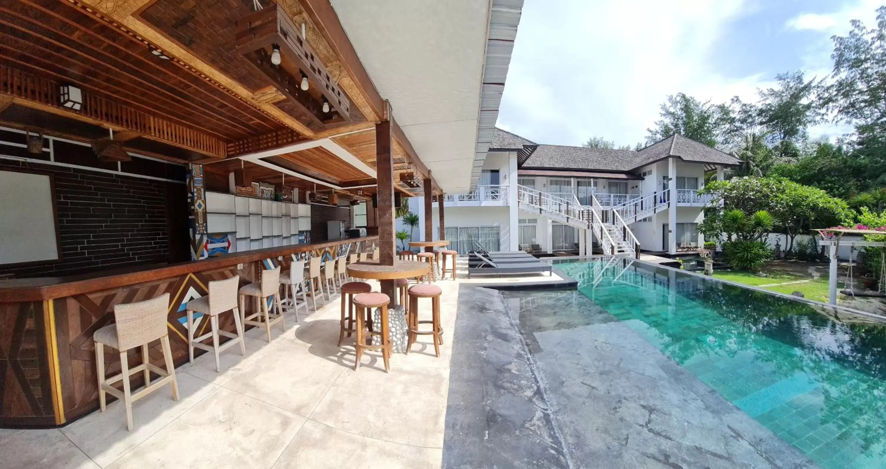 Restaurant/places to eat, Swimming Pool in The Trawangan Resort