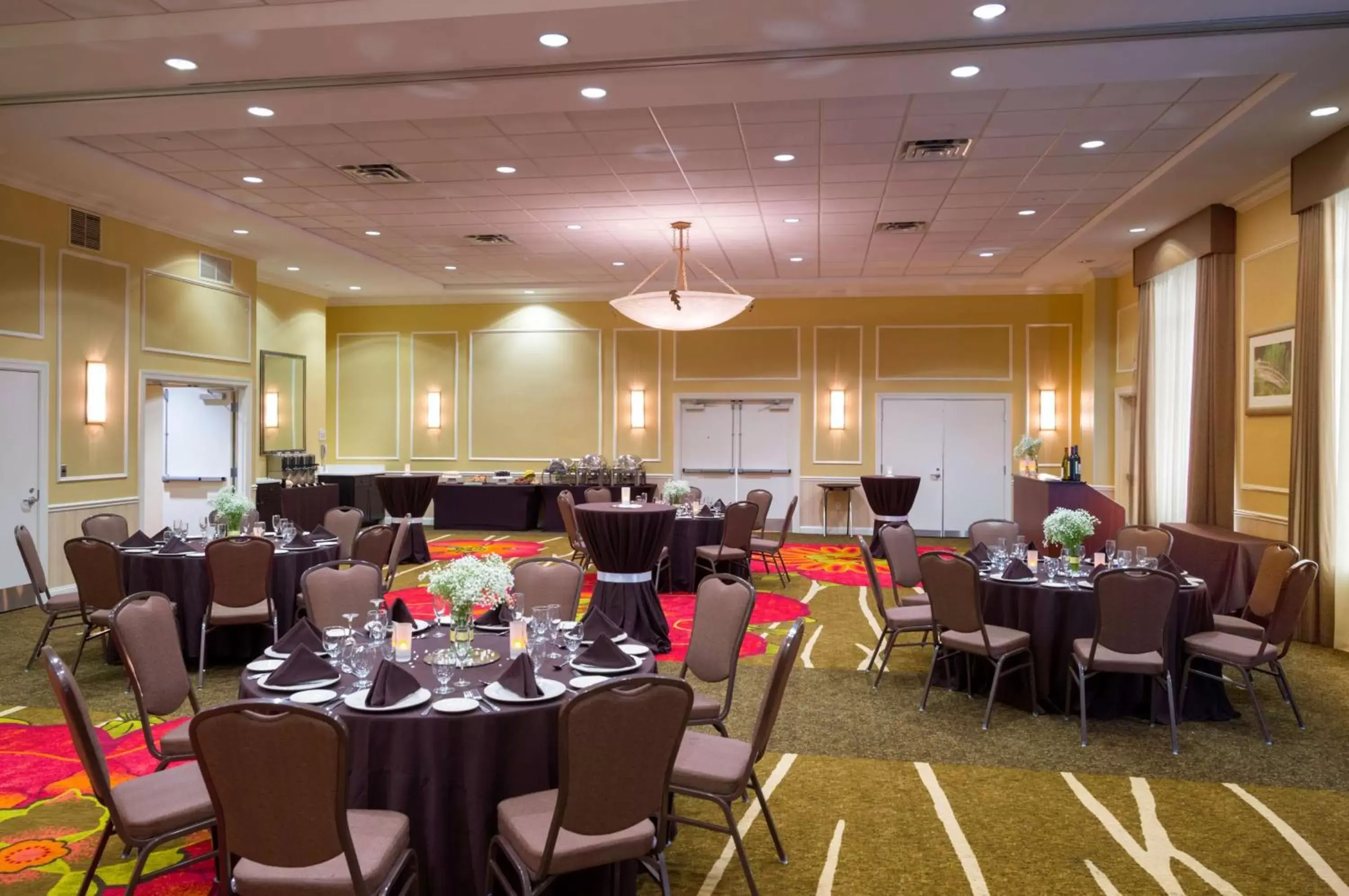 Meeting/conference room, Restaurant/Places to Eat in Hilton Garden Inn Edison/Raritan Center