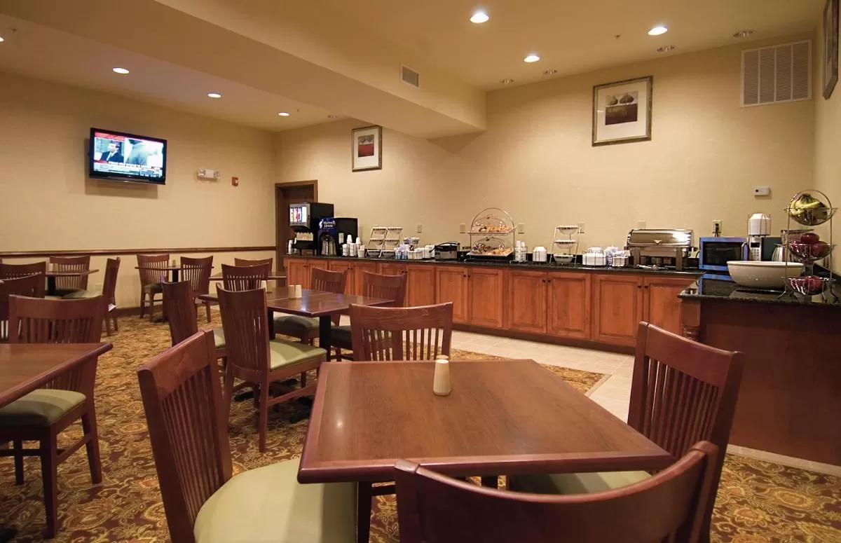 Restaurant/places to eat in Country Inn & Suites by Radisson, Crestview, FL