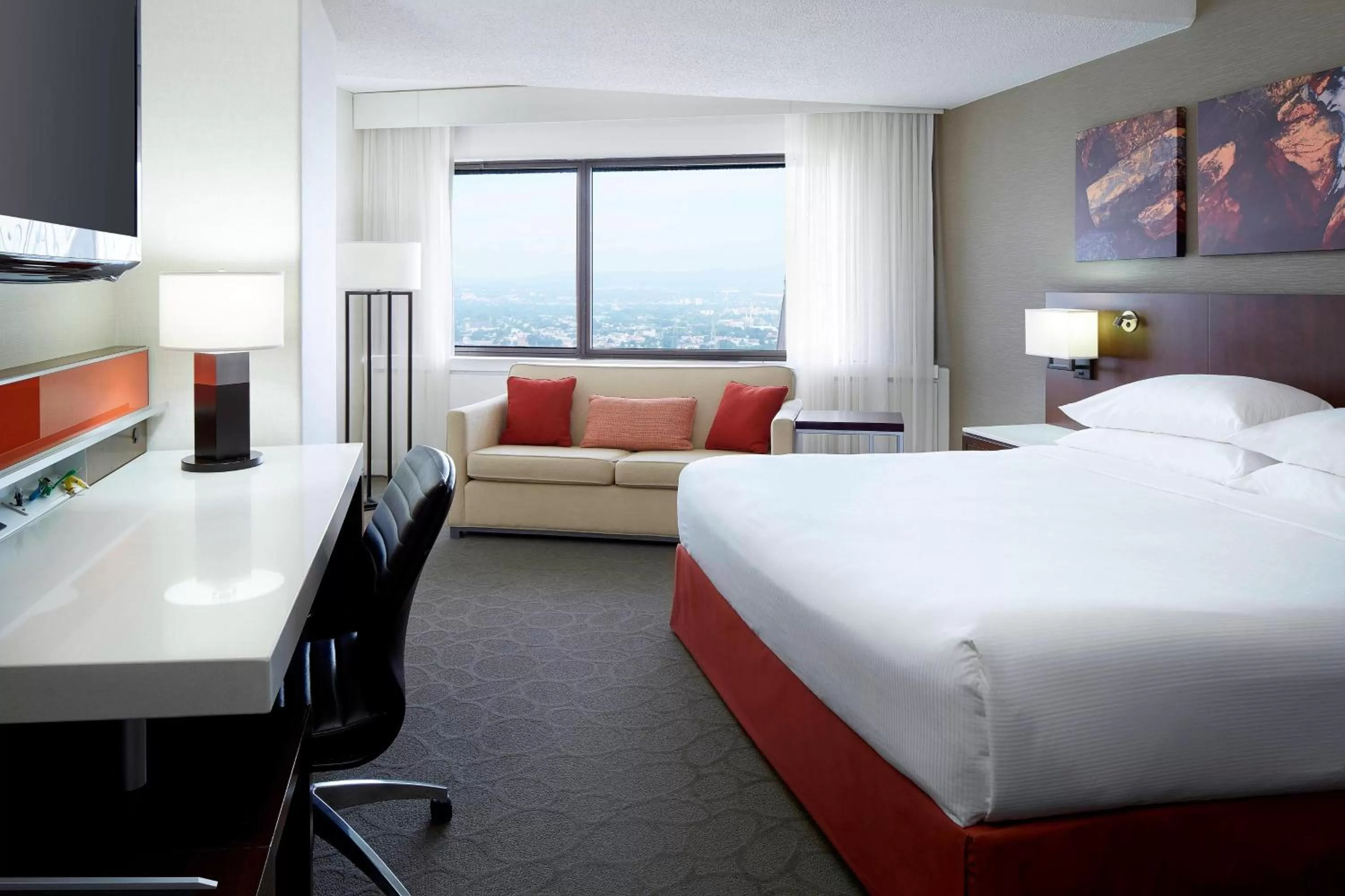 Photo of the whole room, Bed in Delta Hotels by Marriott Quebec