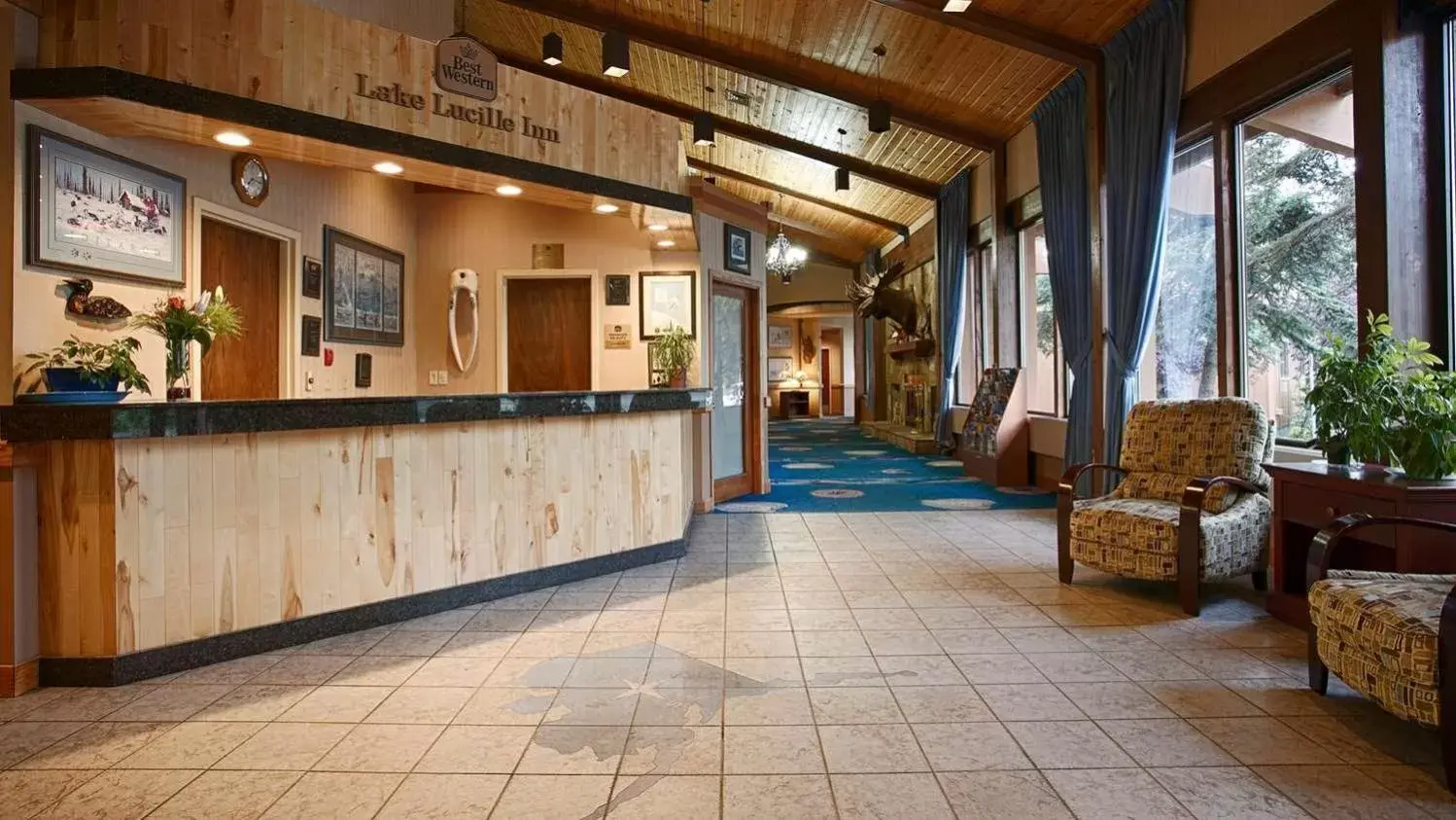 Lobby/Reception in Best Western Lake Lucille Inn