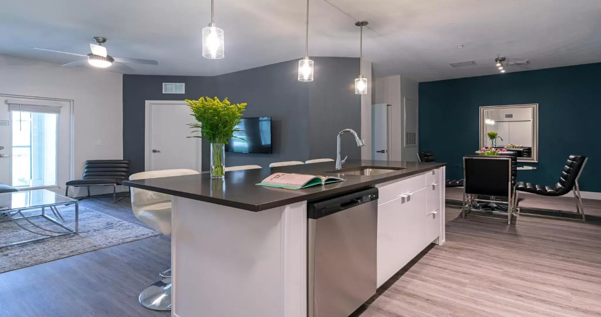 Kitchen or kitchenette, Kitchen/Kitchenette in Westshore Apartments by Barsala