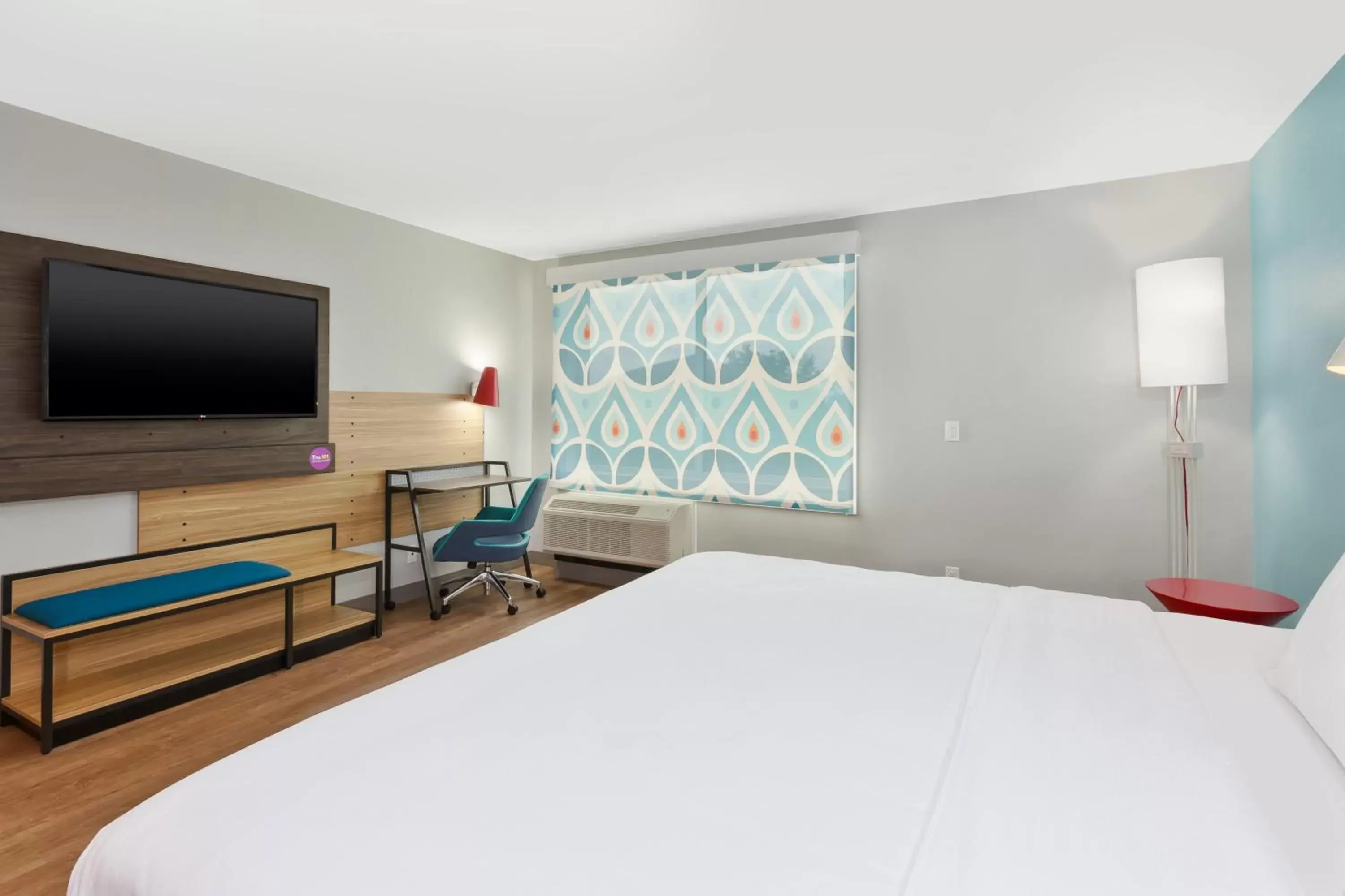 Bed in Tru By Hilton Comstock Park Grand Rapids, MI