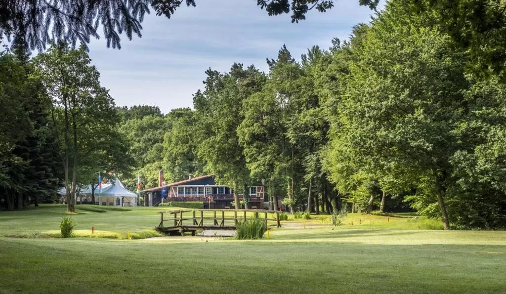 Spring in Hotel&Häuser HF GmbH