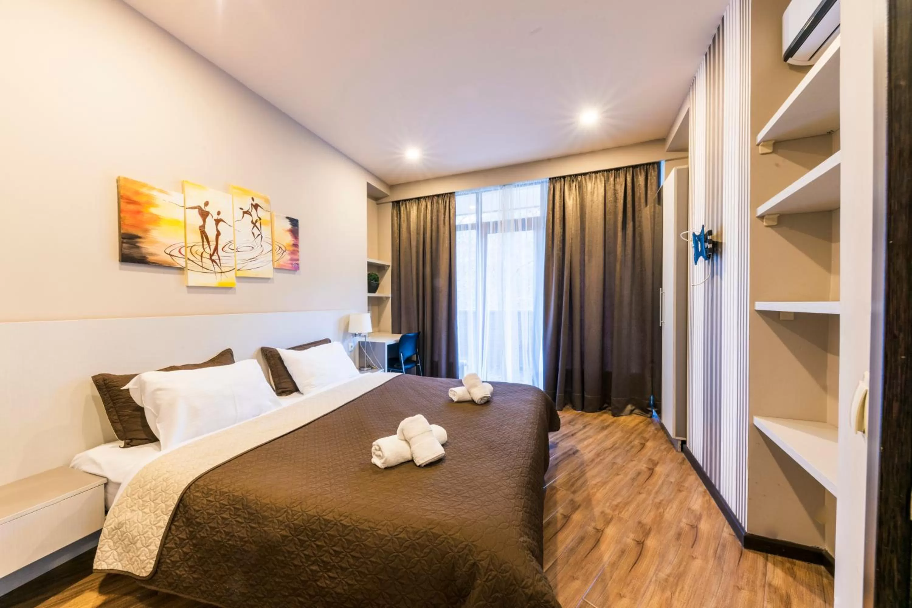 Balcony/Terrace, Bed in Sani Apart Hotel