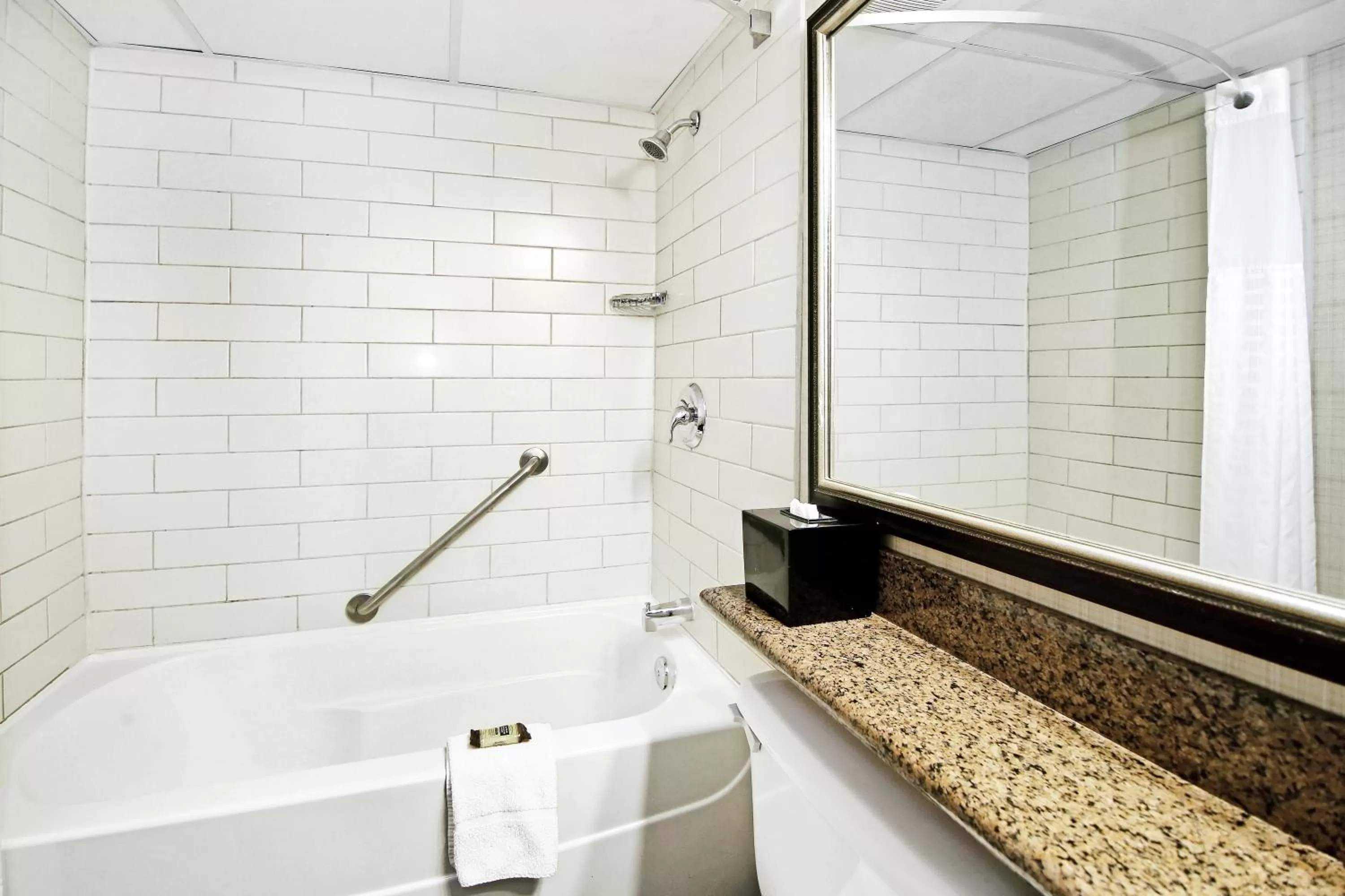 Shower in Best Western Plus Banff International Lodge