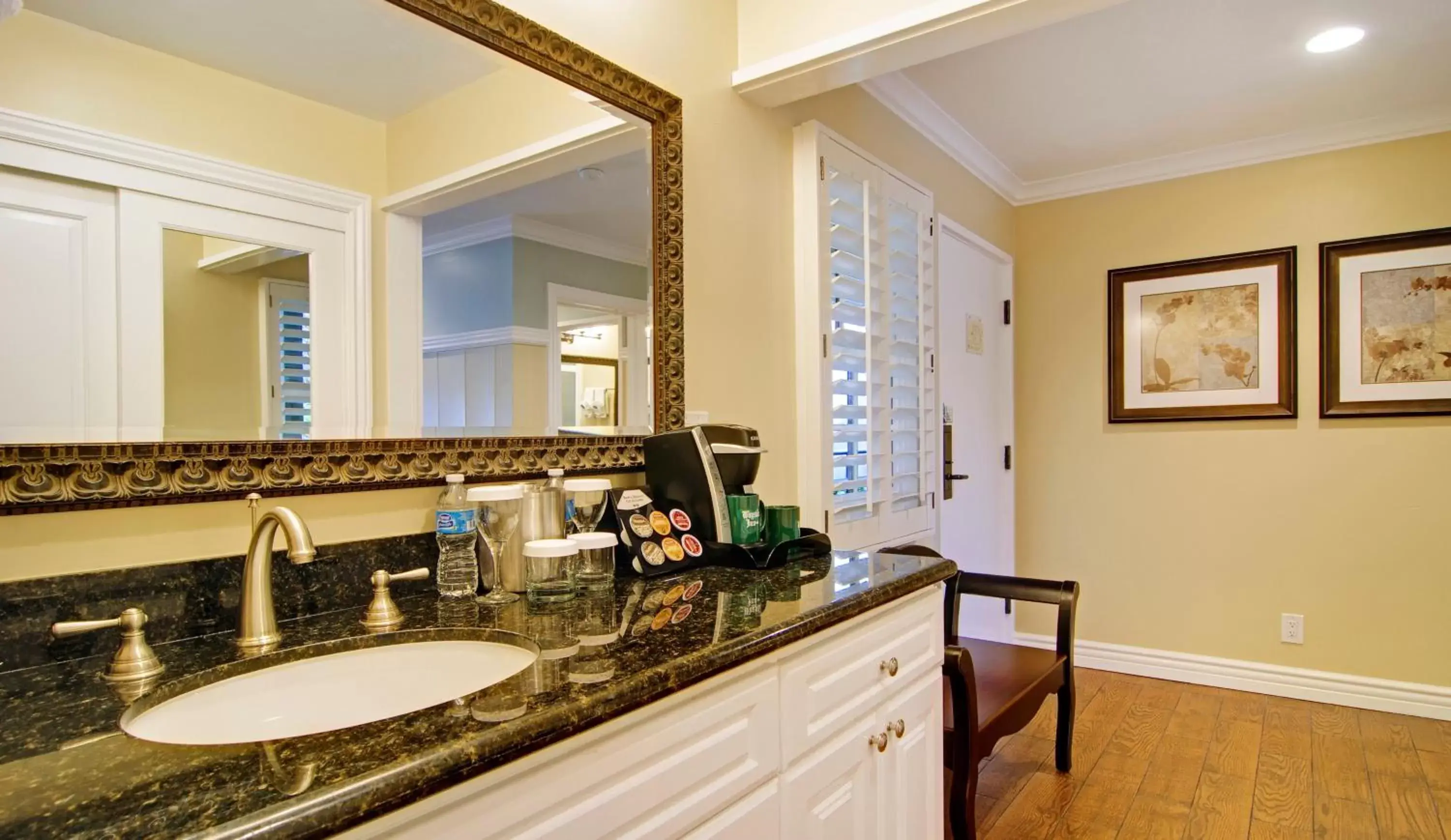 Bathroom in Wayside Inn