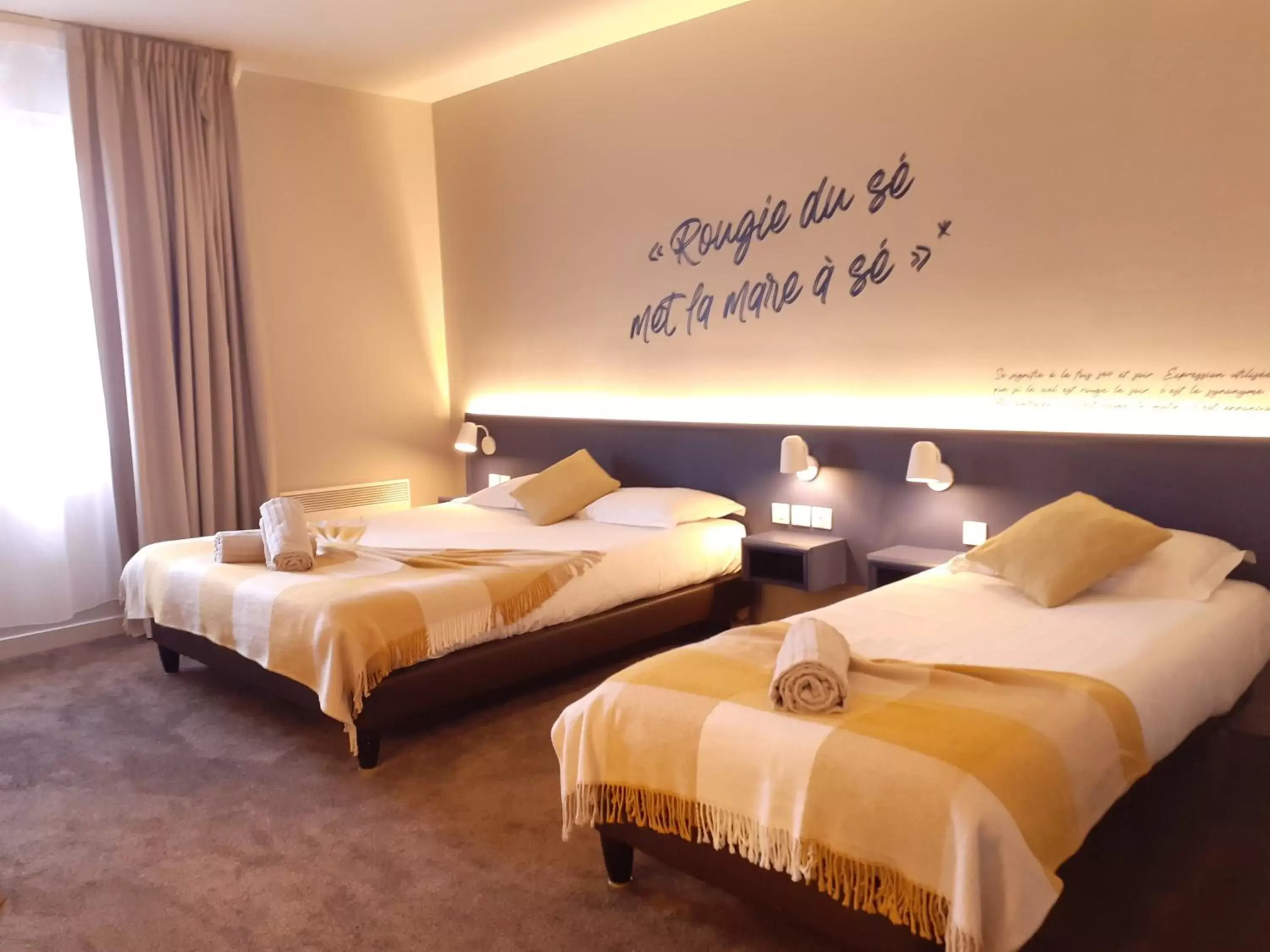Photo of the whole room, Bed in Hôtel Antares & Spa