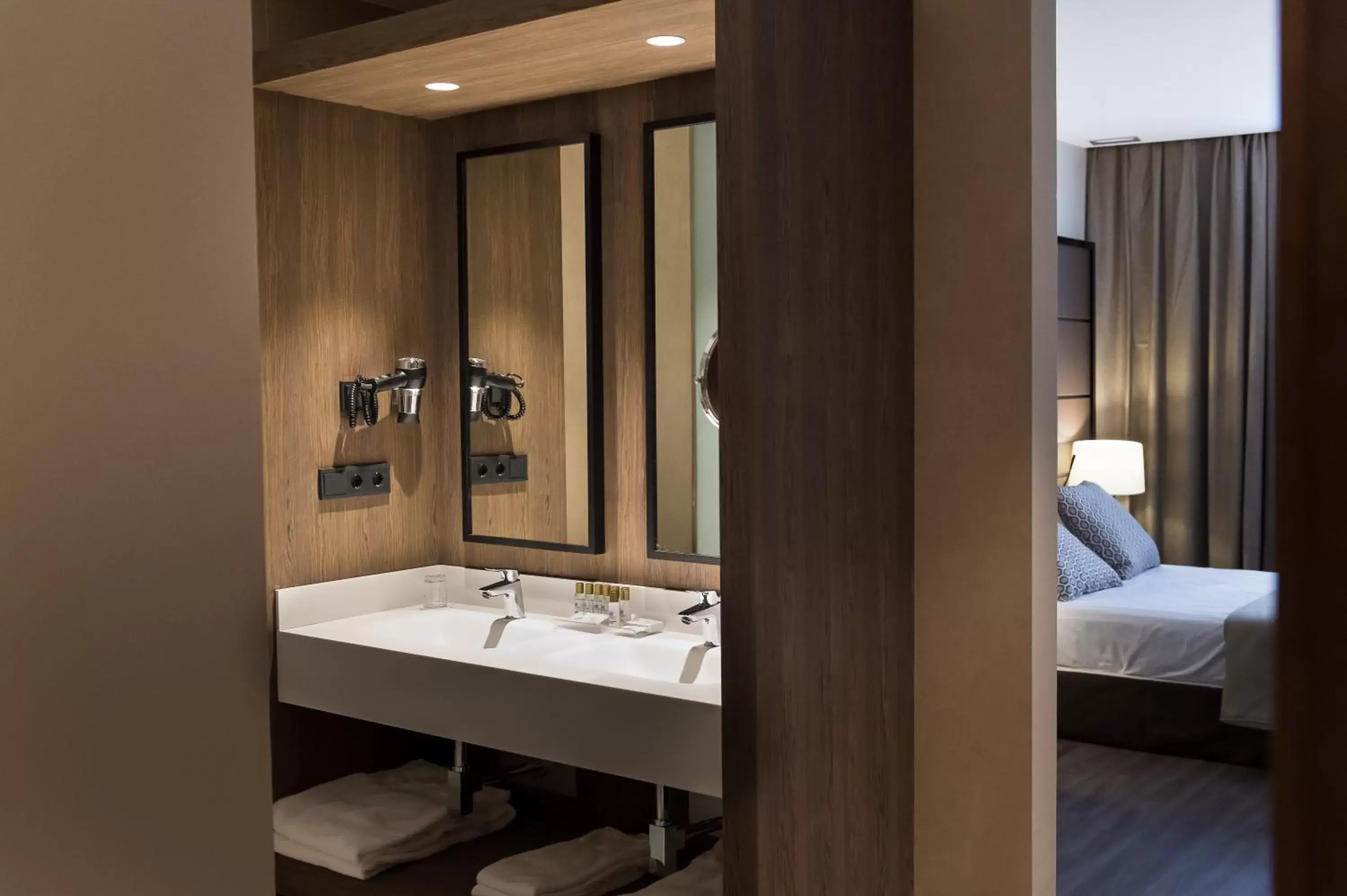 Photo of the whole room, Bed in Palacio Valderrabanos Photo of the whole room, Bed in Palacio Valderrabanos