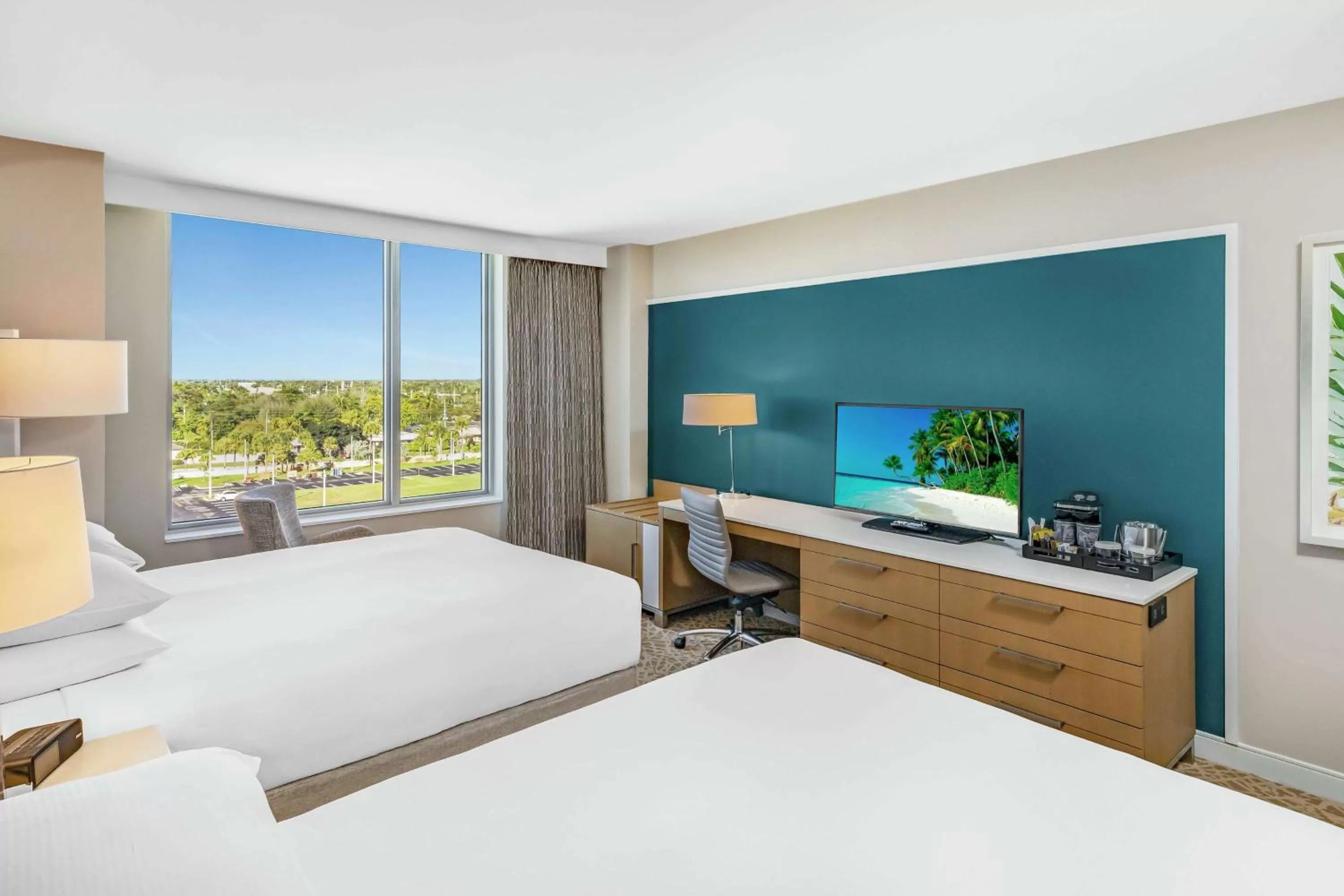 Bedroom, Bed in Hilton Miami Dadeland