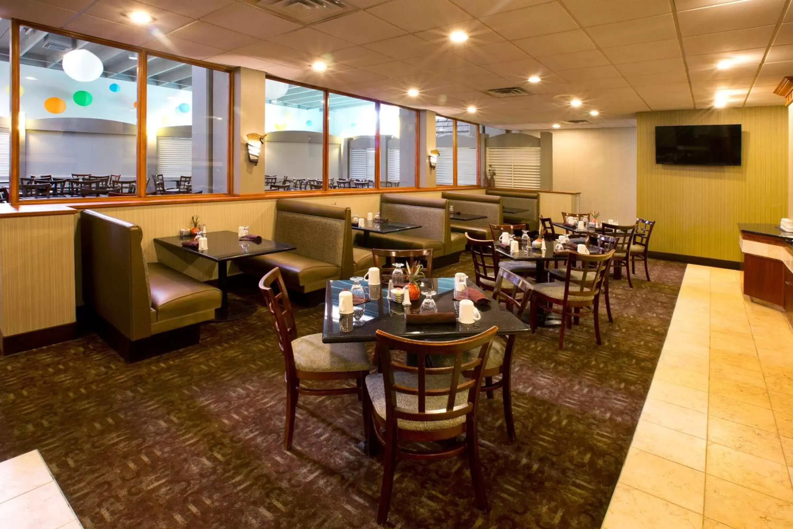 Restaurant/Places to Eat in Holiday Inn Sioux Falls-City Center, an IHG Hotel