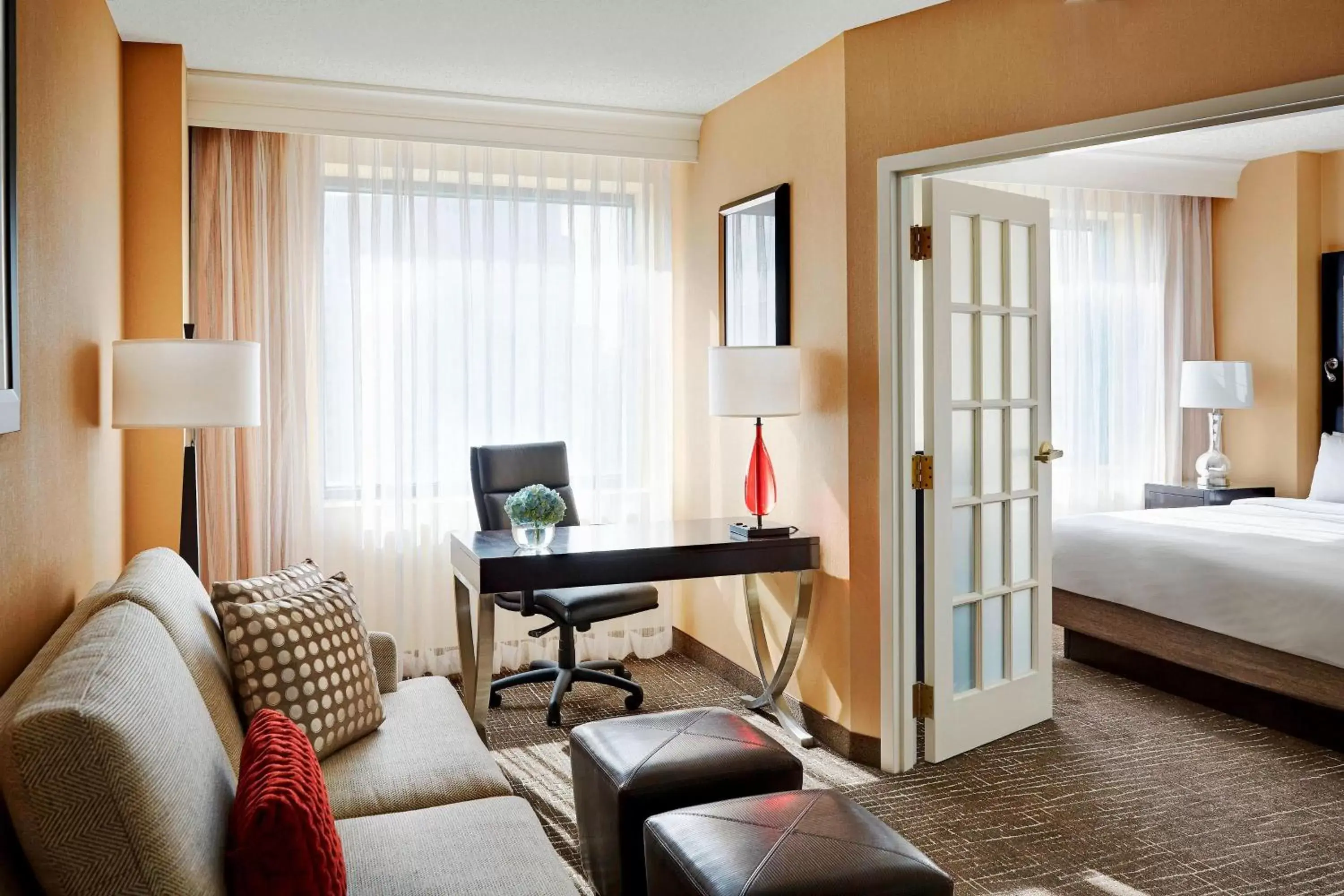 Photo of the whole room, Seating Area in Las Vegas Marriott