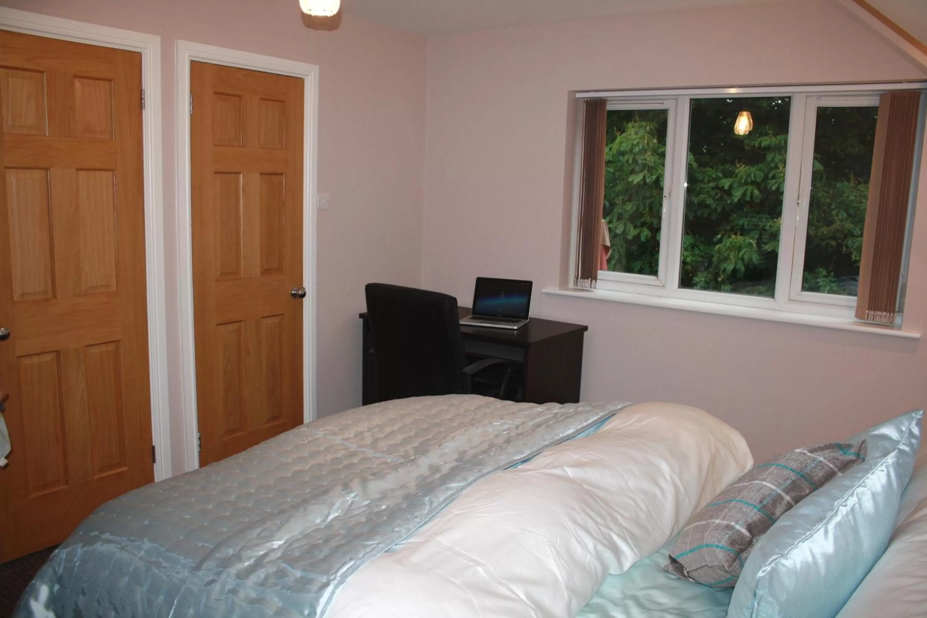 Bed in B&B Dorwyn Manor