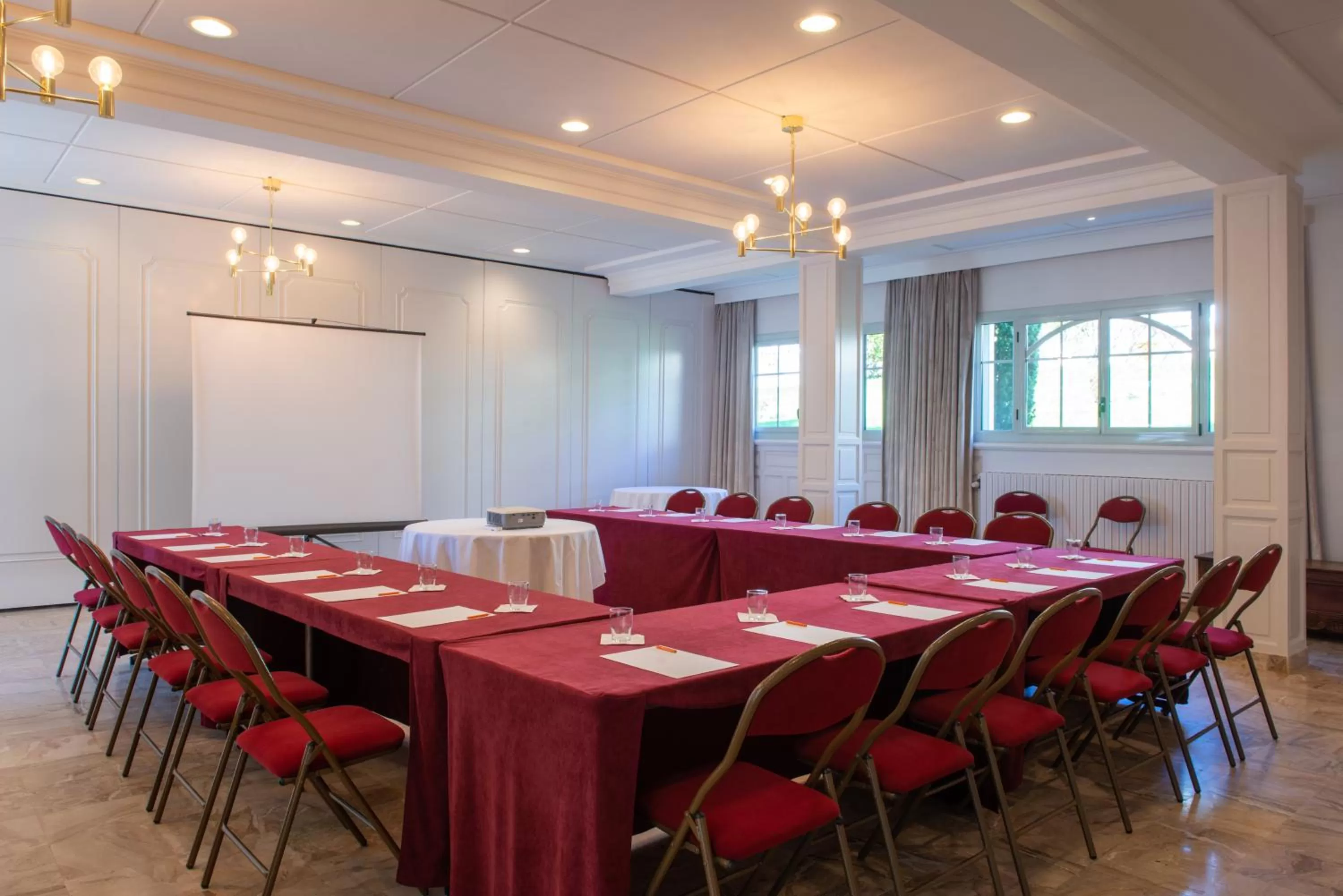 Business facilities in Domaine du Limonay, The Originals Collection