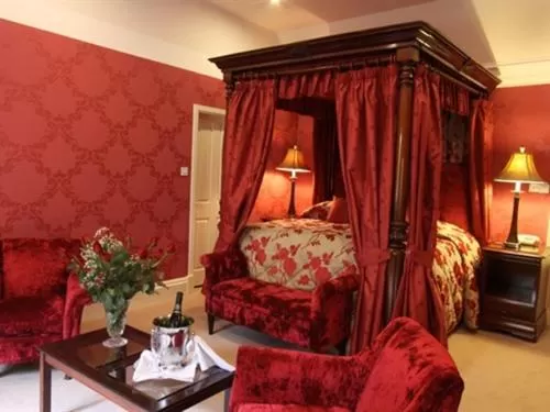 Bed in Mansion House Hotel