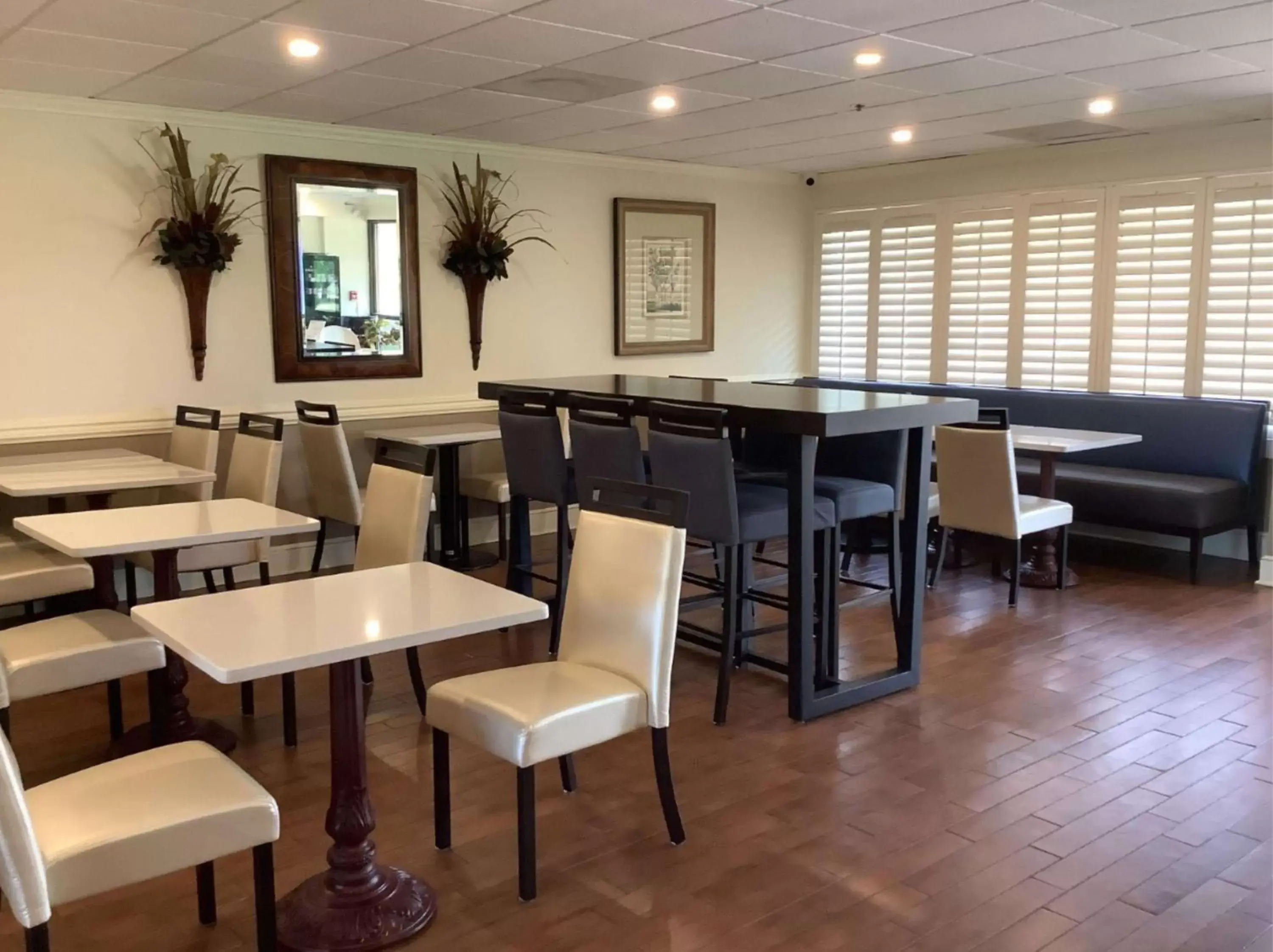 Restaurant/Places to Eat in Best Western Plus Madison