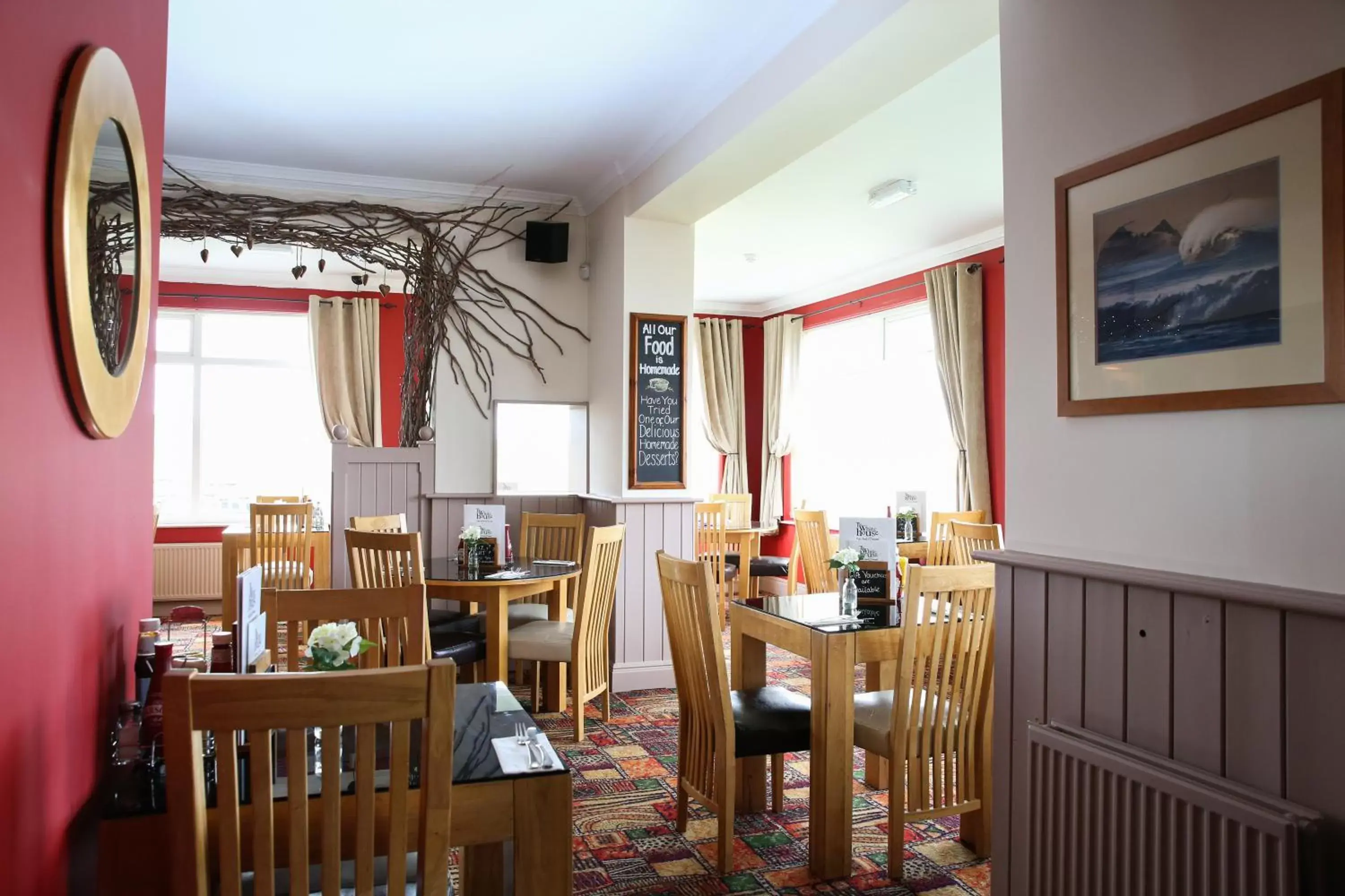 Restaurant/Places to Eat in The White House Inn - Whitby