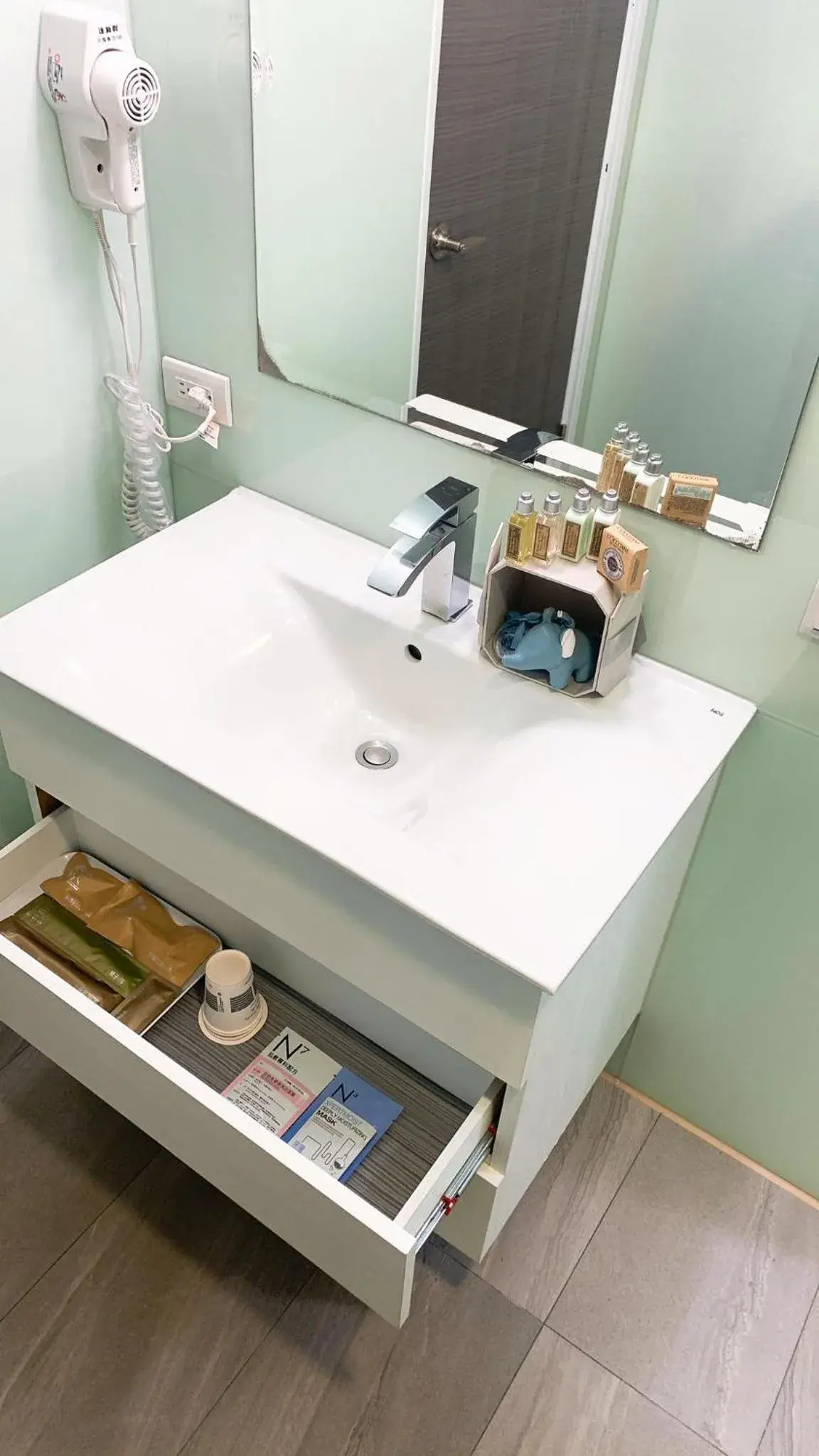 Bathroom in Golden Garden Hotel