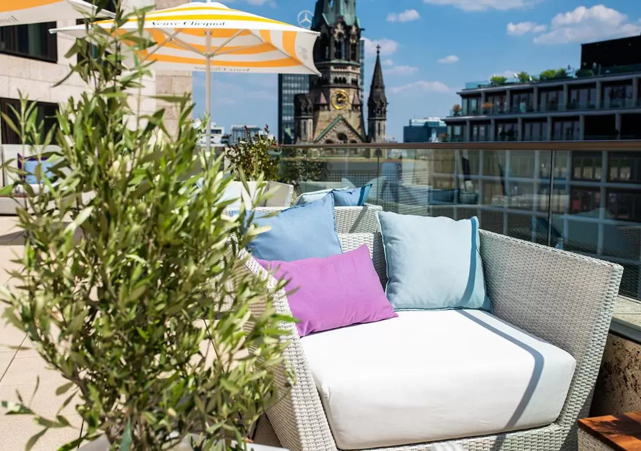 Lounge or bar in Waldorf Astoria Berlin