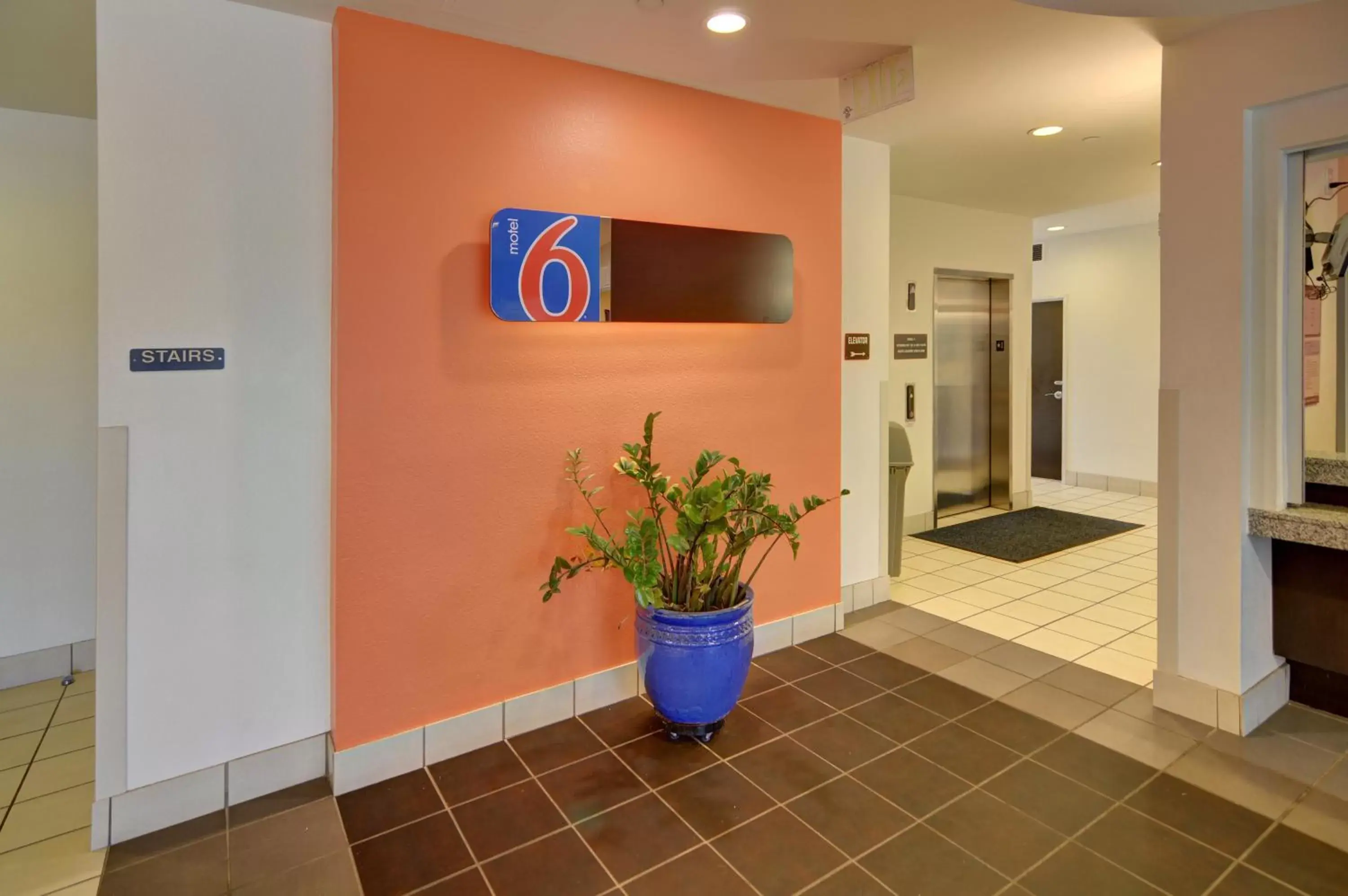 Lobby or reception, TV/Entertainment Center in Motel 6-Roanoke, TX - Northlake - Speedway