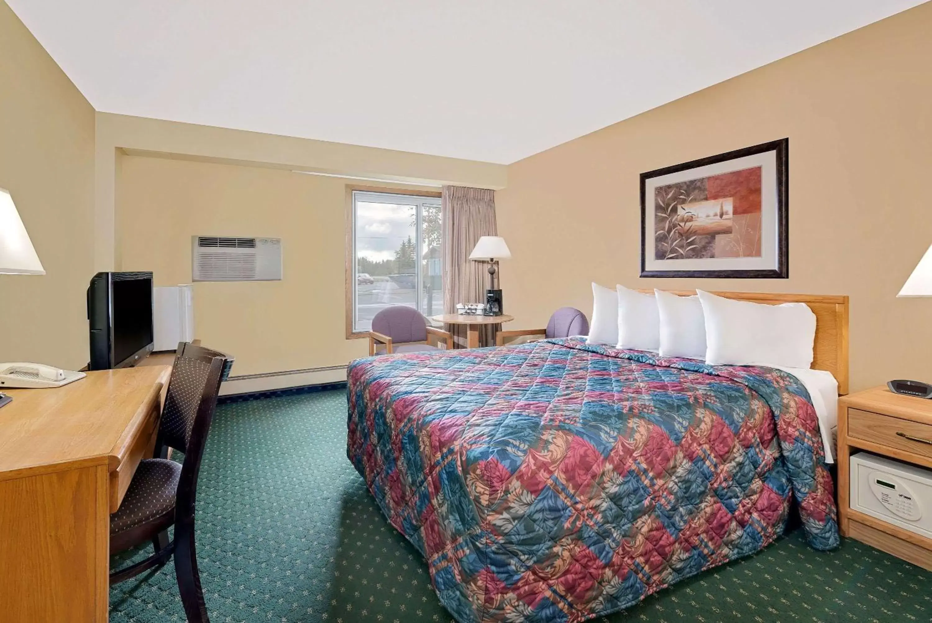 Photo of the whole room in Days Inn by Wyndham International Falls
