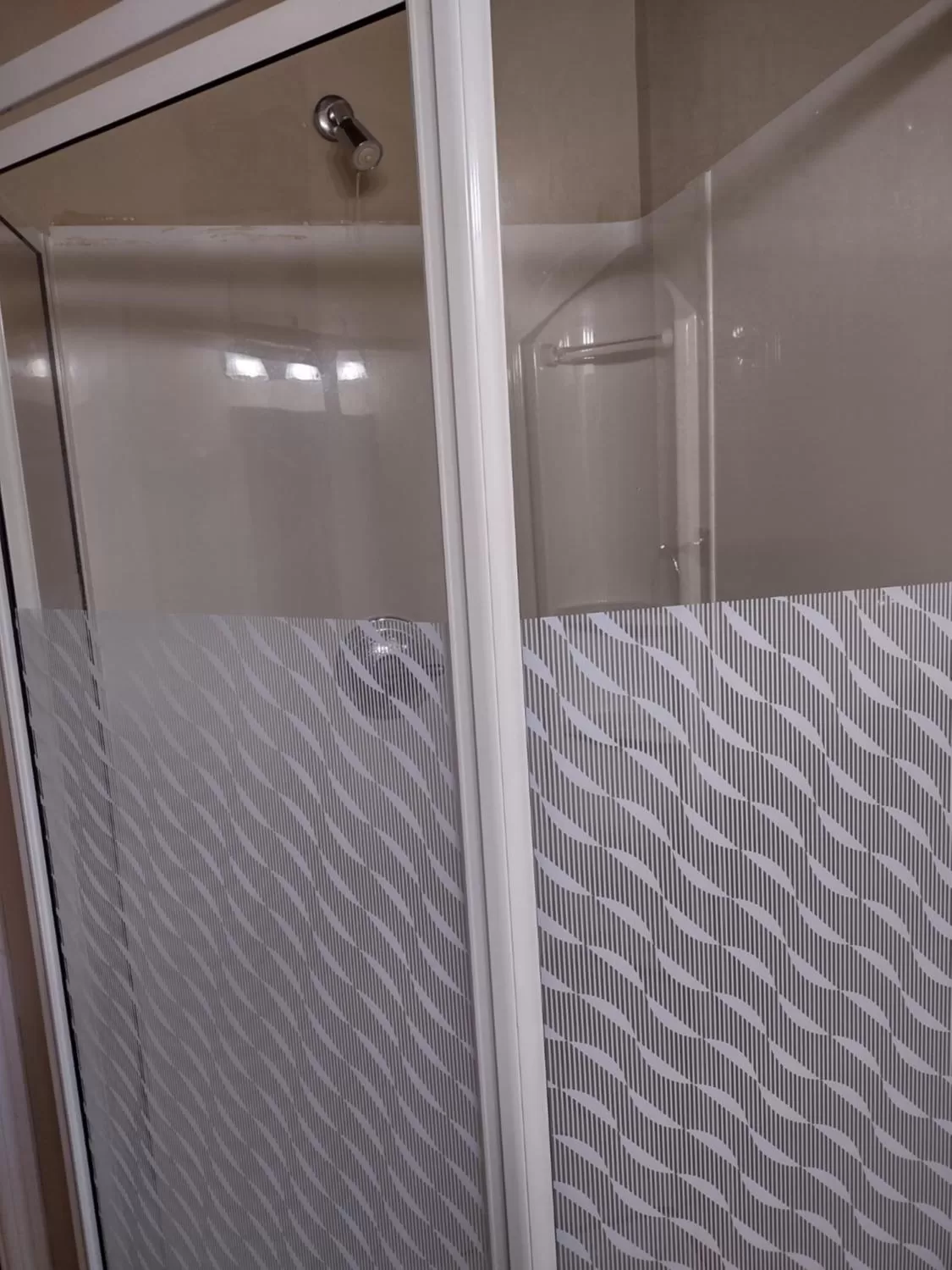 Shower, Bathroom in The King George Inn