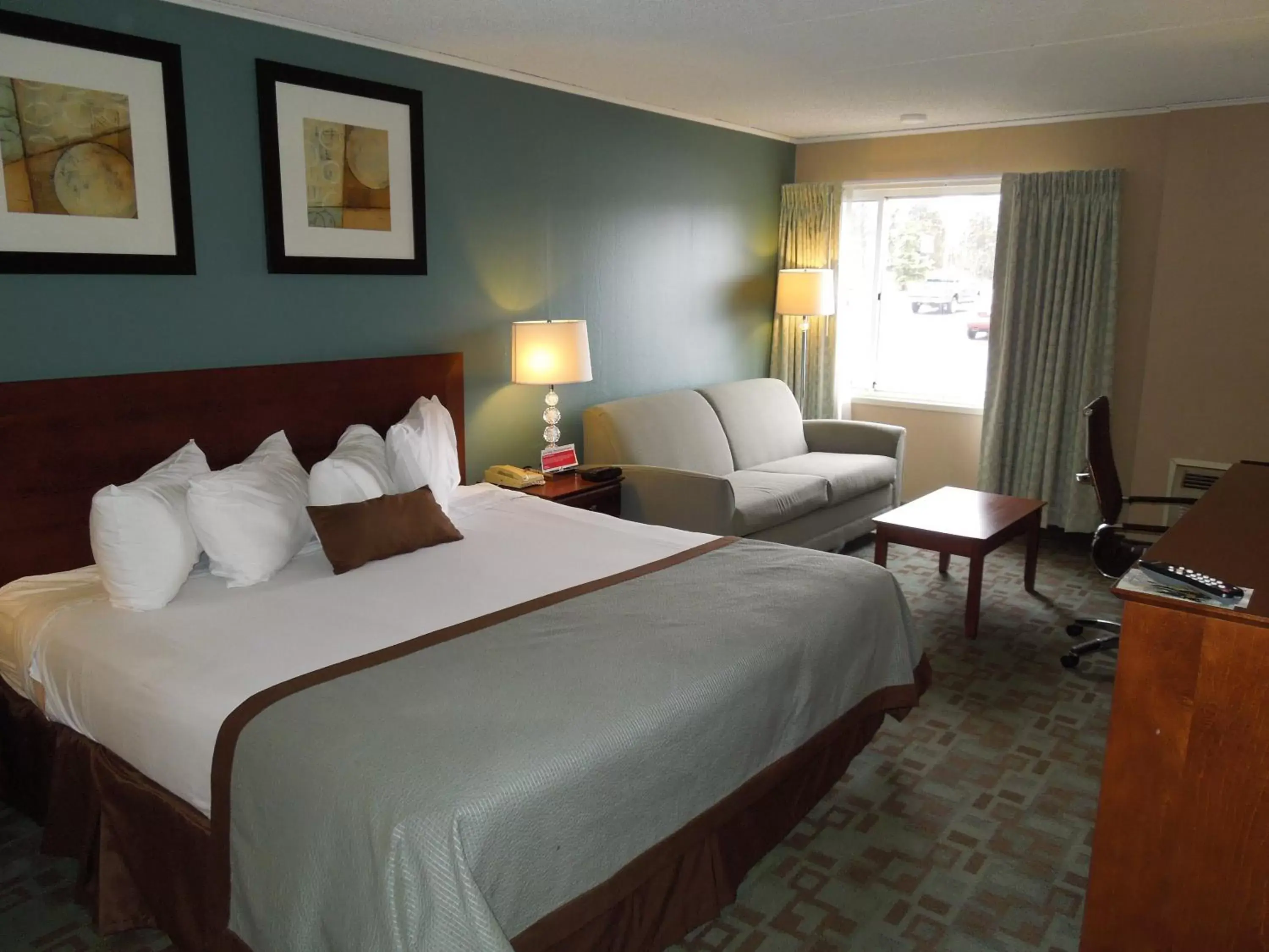 Deluxe King Room - Non-Smoking in Ramada by Wyndham Vineland Millville Area