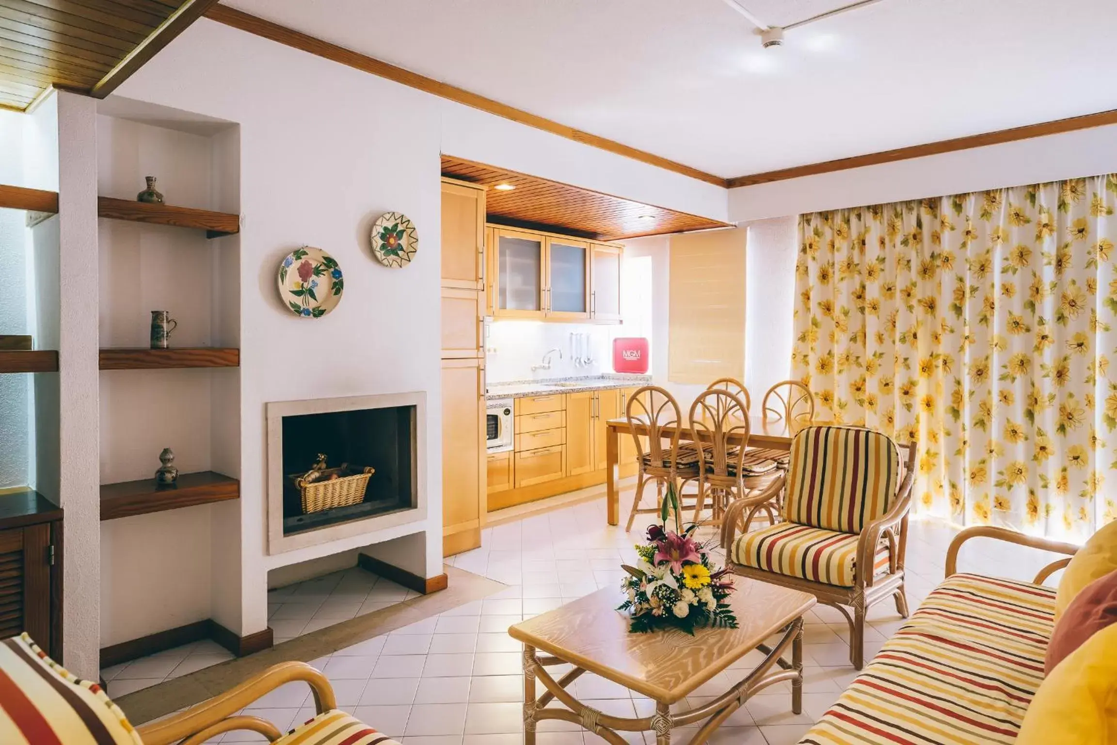 Living room, Seating Area in Muthu Oura Praia Hotel