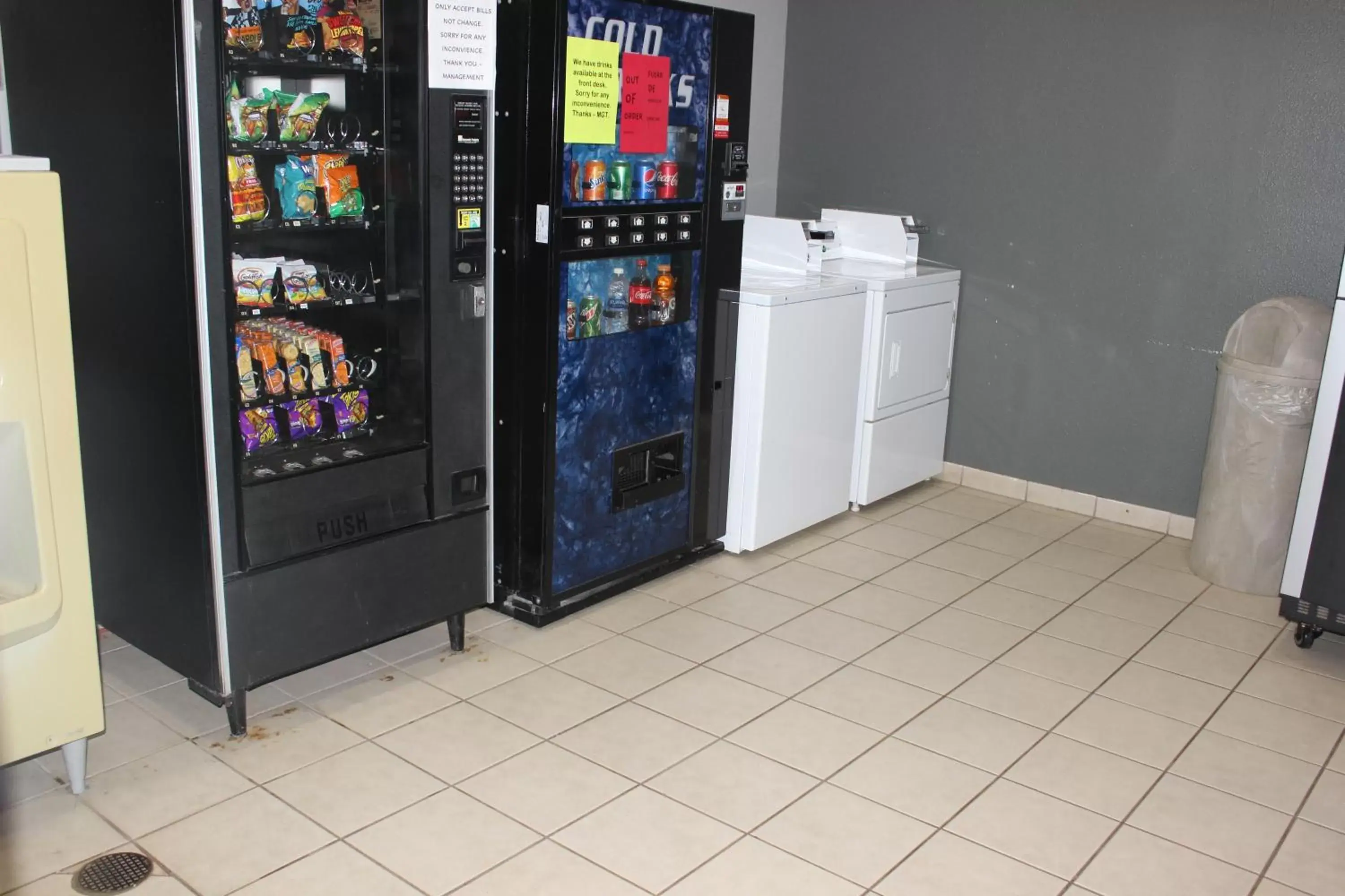 vending machine, Supermarket/Shops in Truckerz Inn