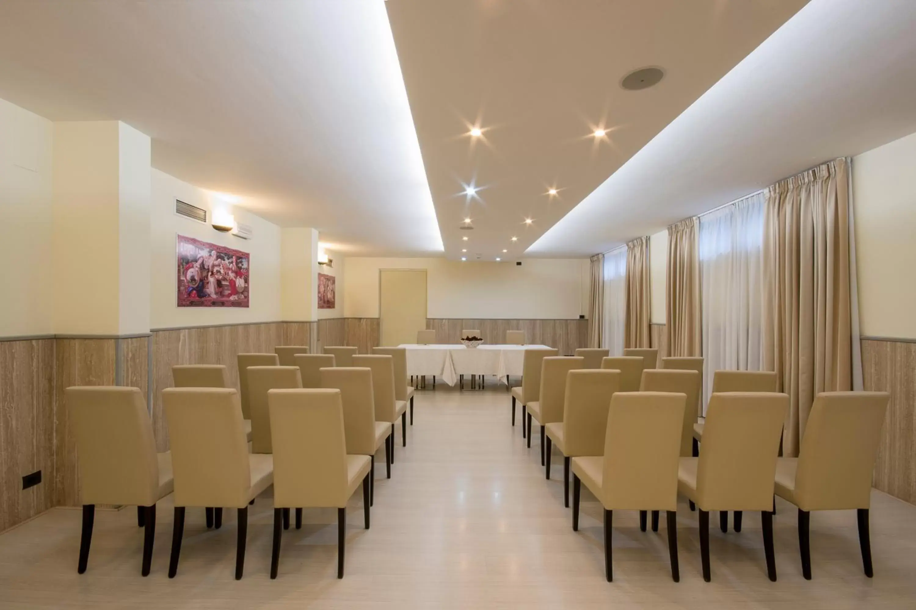 Business facilities in Hotel Executive