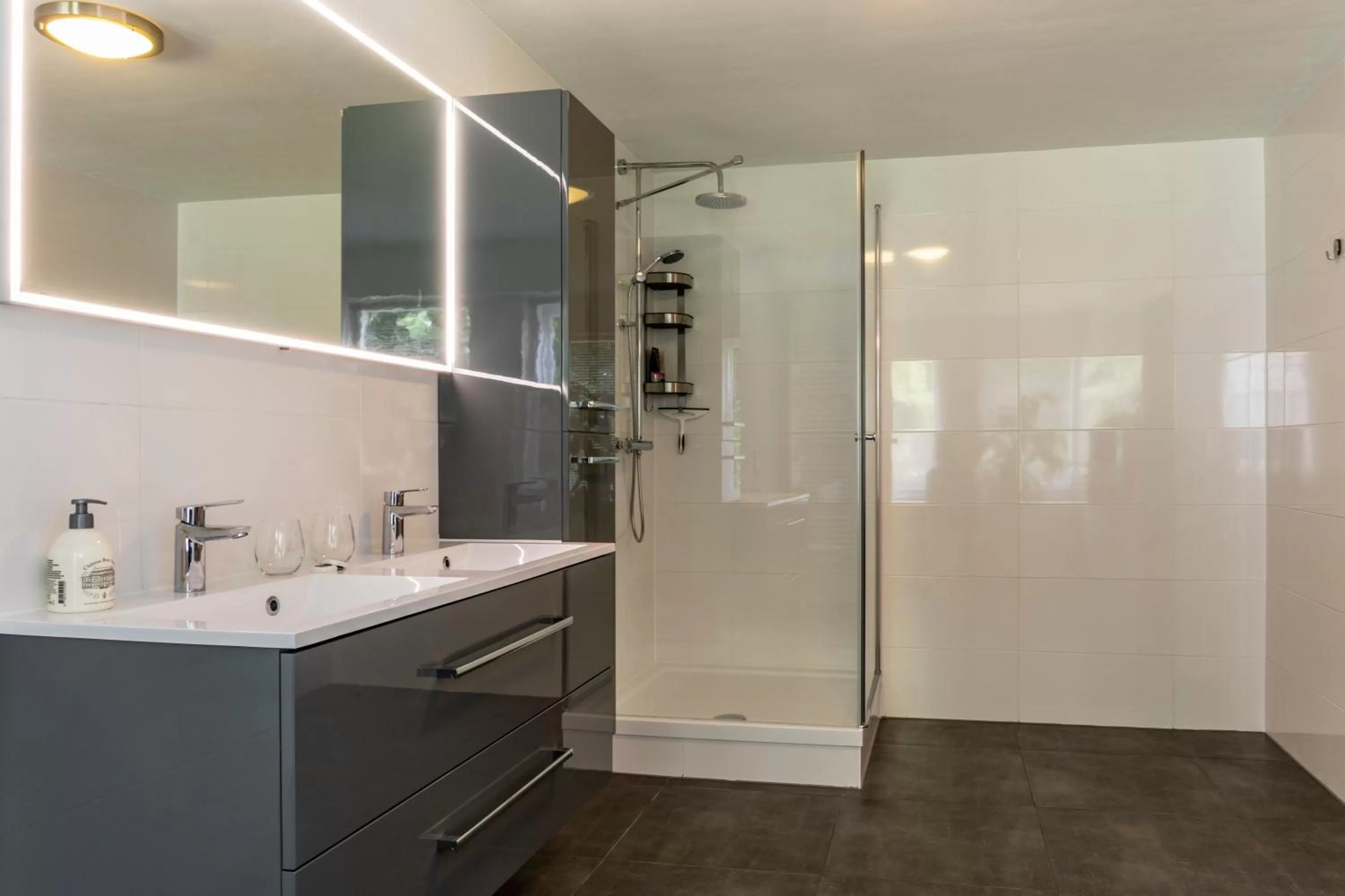 Shower in B&B Eikendreef