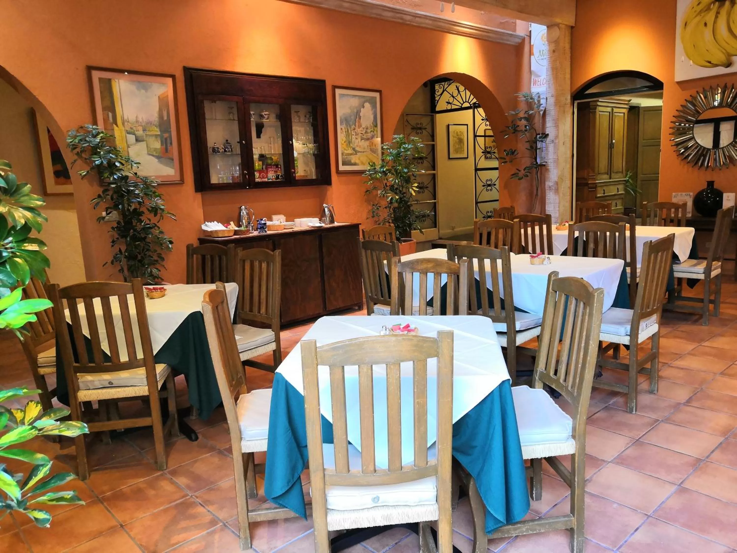 Restaurant/places to eat in Villa Mirasol