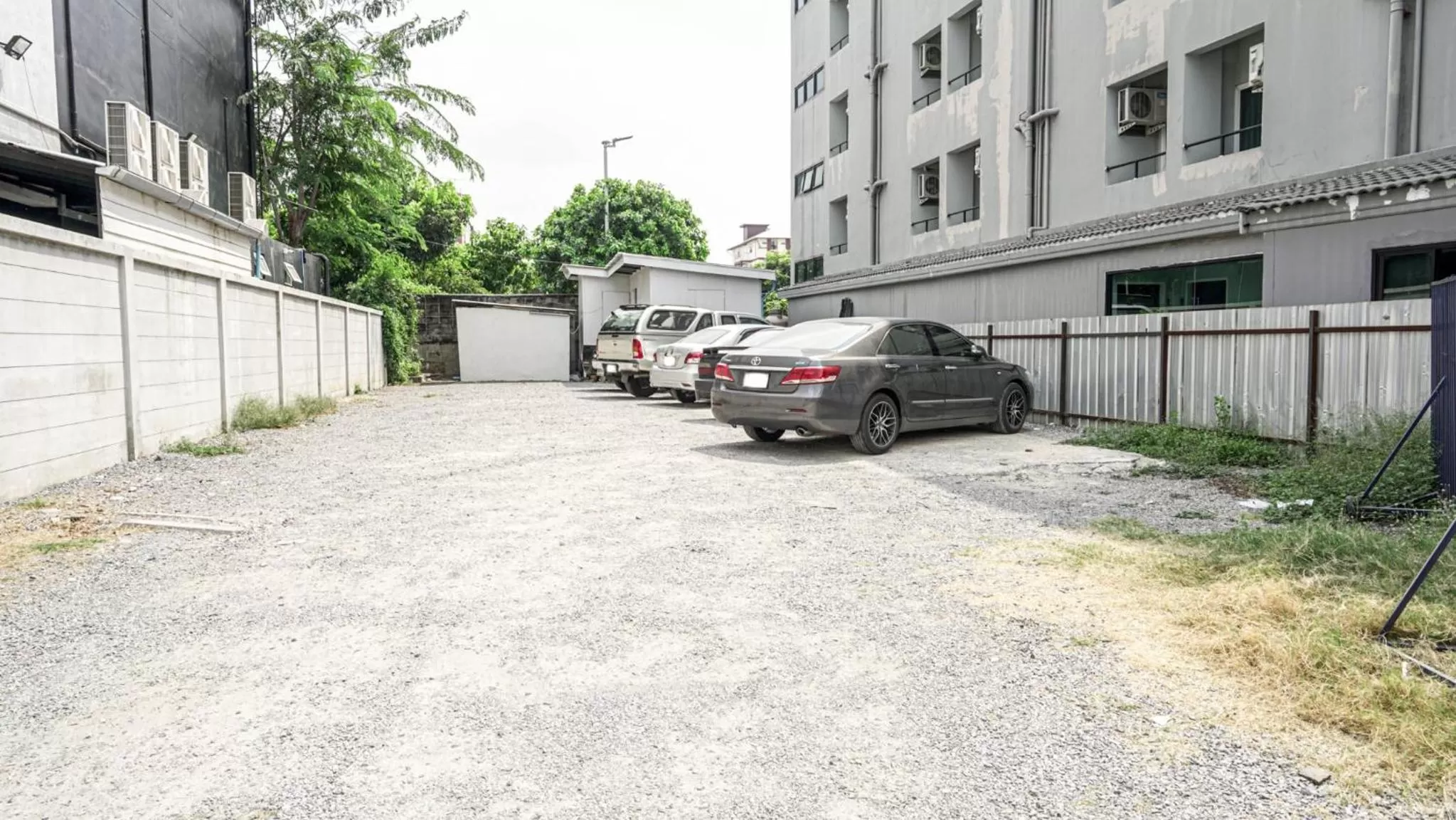 Parking in RoomQuest Bangkok Don Mueang Airport