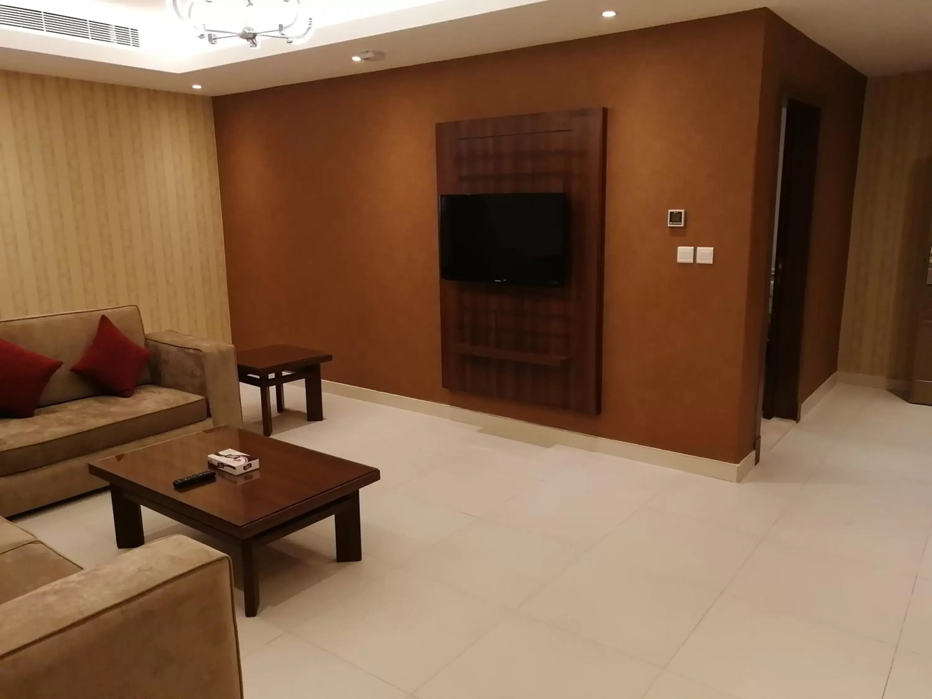 TV and multimedia, TV/Entertainment Center in MANAZEL Al DIAFA SERVICED APARTMENTS