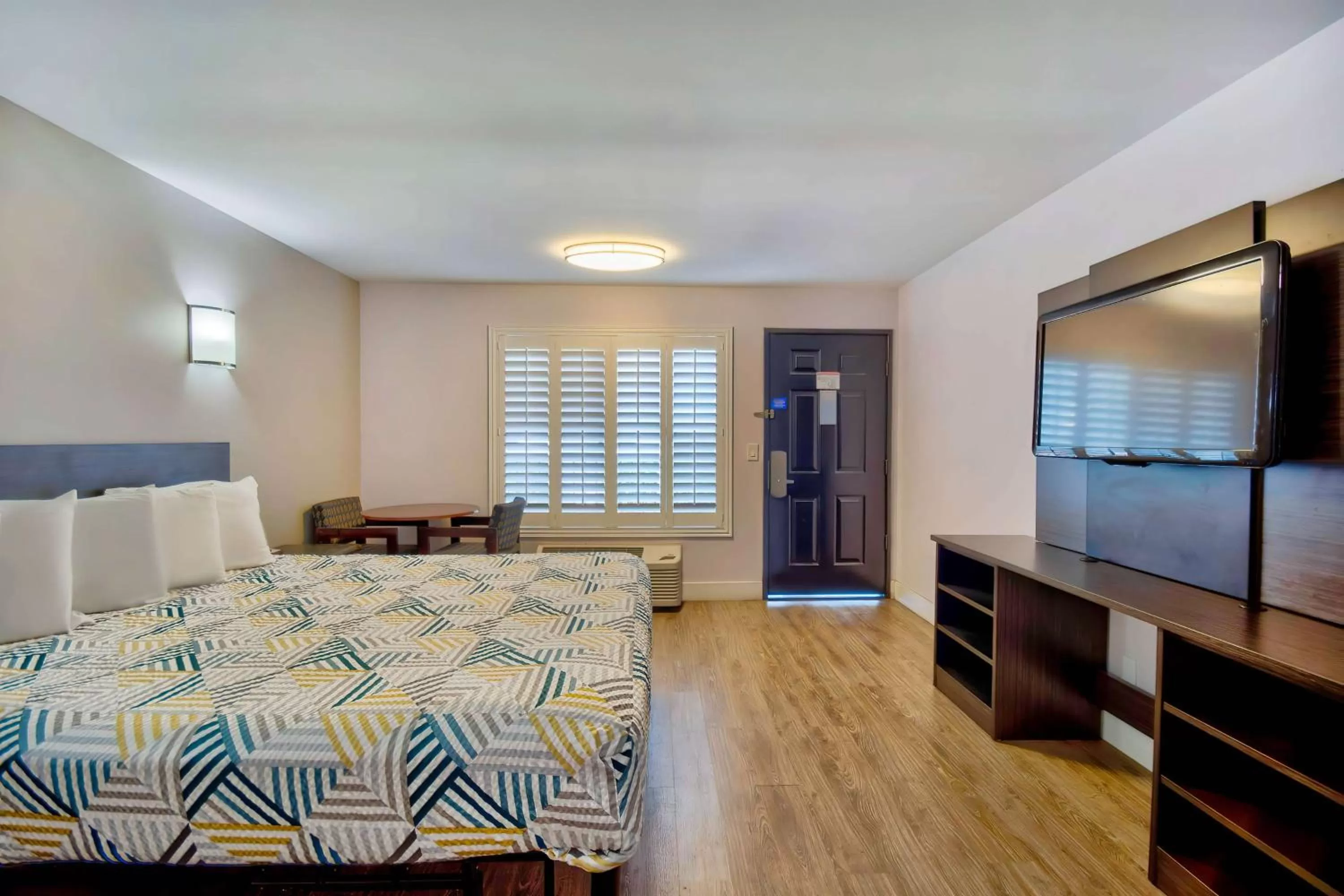 Bedroom, Bed in Motel 6-Inglewood, CA