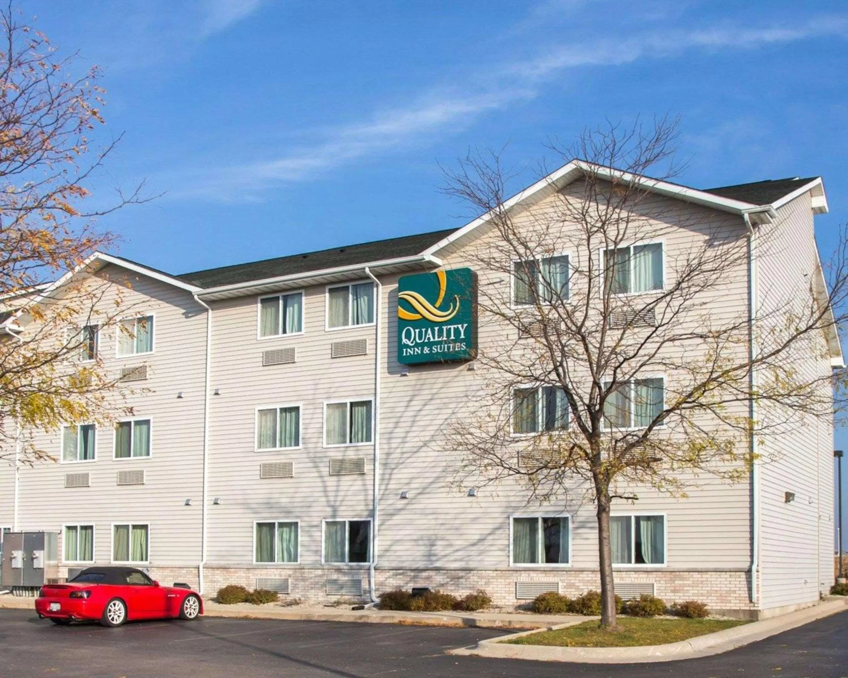 Property building in Quality Inn & Suites Loves Park near Rockford