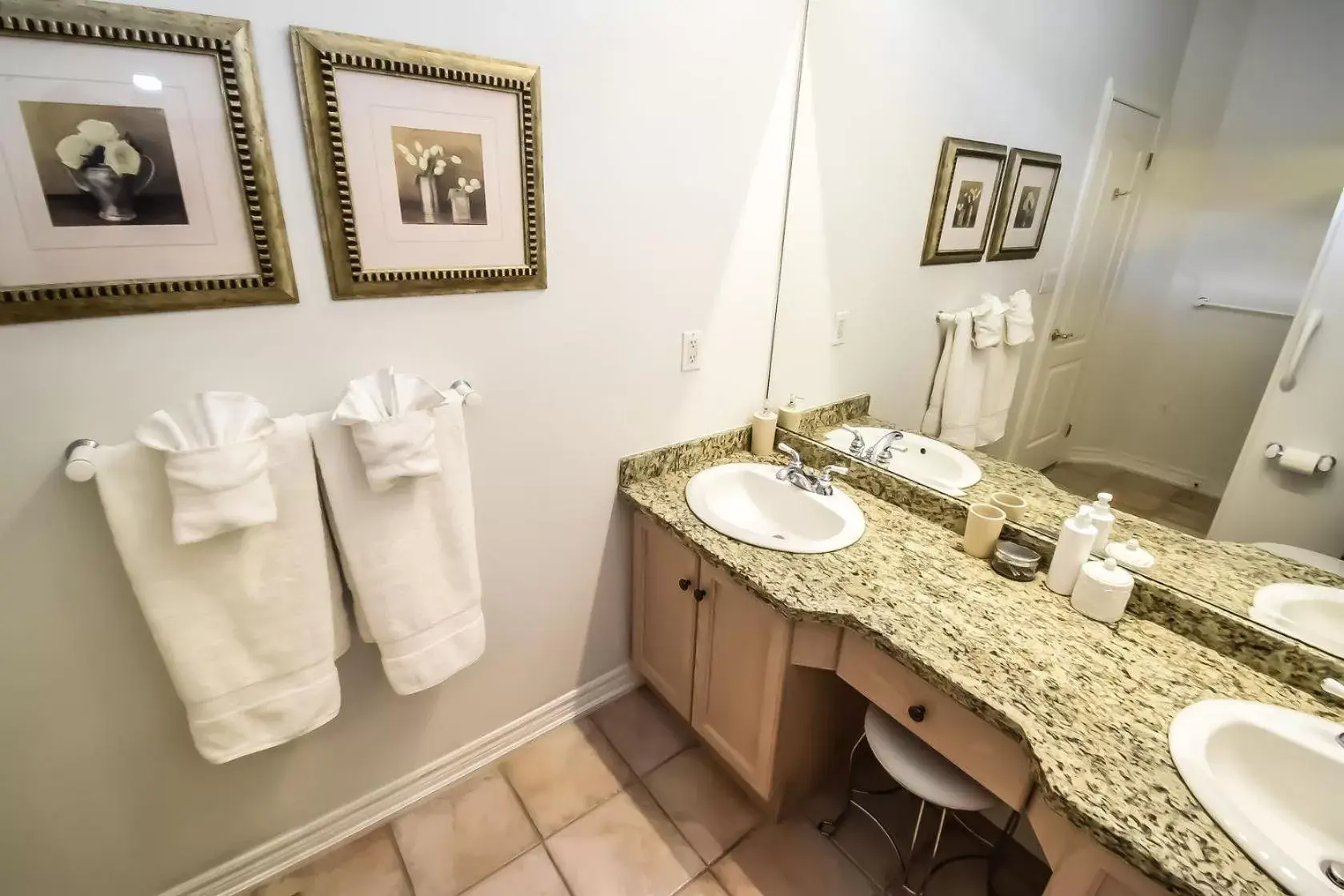 Bathroom in Graystone Bed & Breakfast