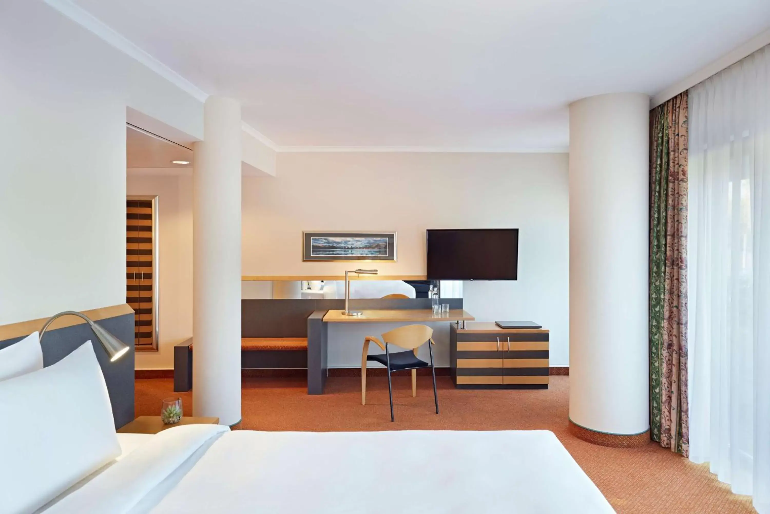 Bedroom, TV/Entertainment Center in Lindner Hotel Leverkusen BayArena, part of JdV by Hyatt